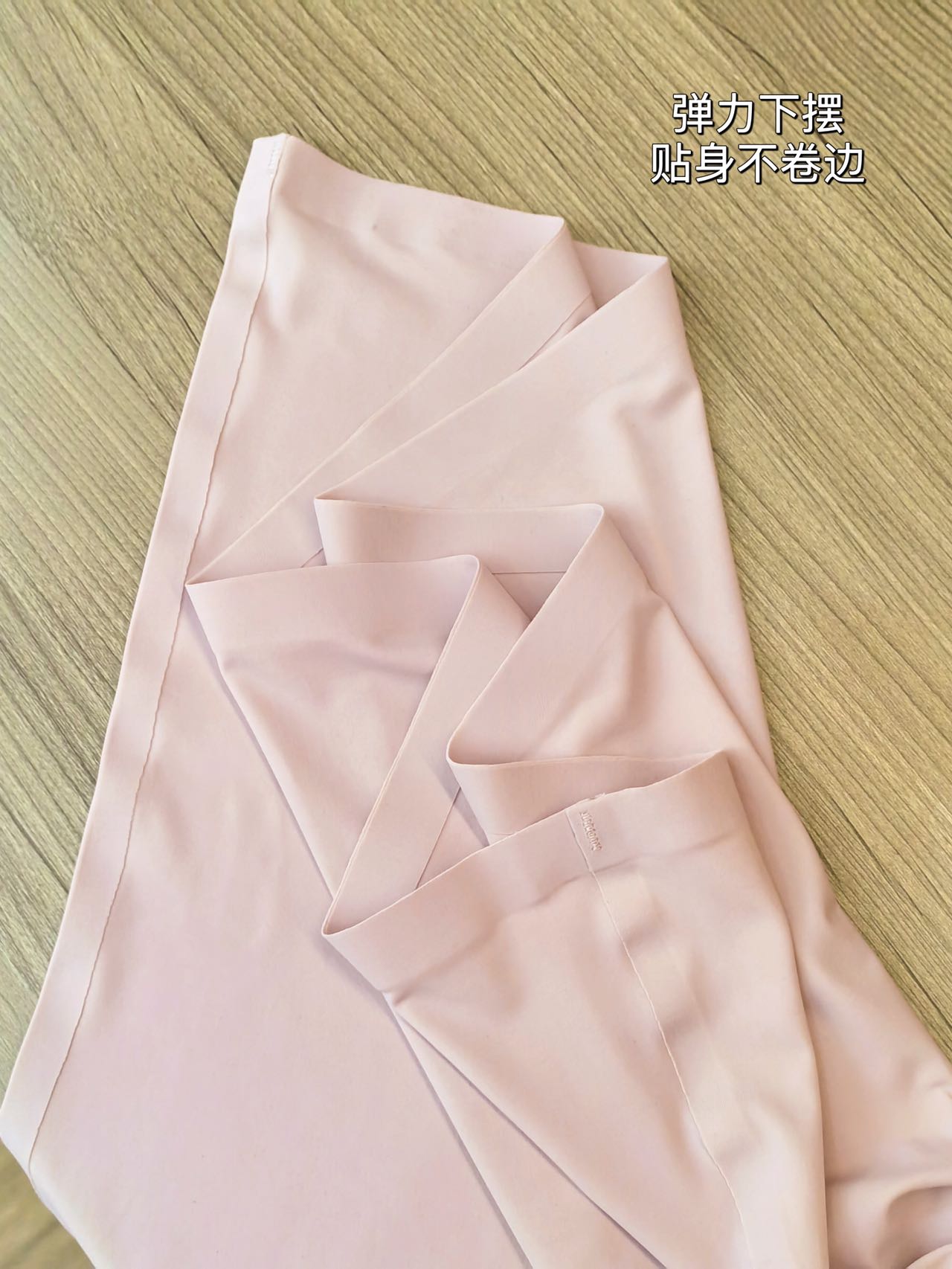 Nude, seamless U-neck, wide shoulder strap, anti-slip, simple, comfortable, skin-friendly, breathable, ice silk base vest details Picture
