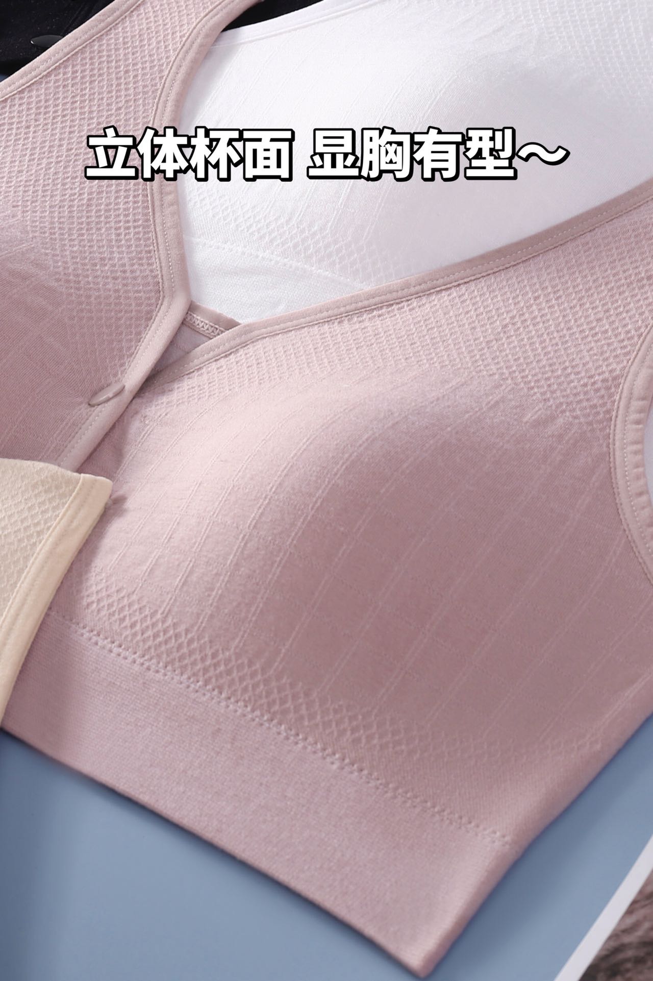 A seamless, comfortable, soft, skin-friendly and breathable fixed cup open-button seamless vest for middle-aged women details Picture