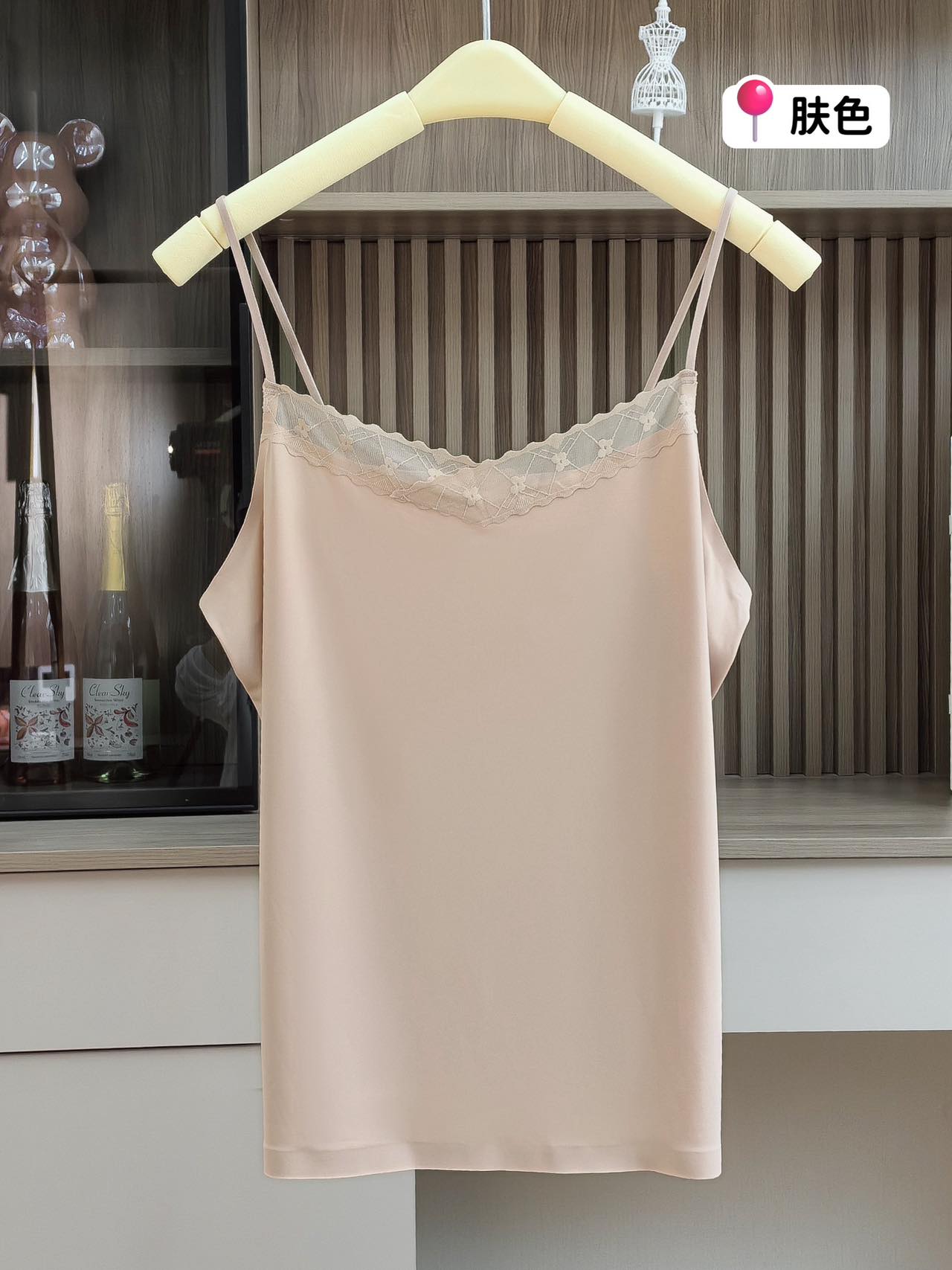 A simple solid color halter top with ice silk V-neck lace edges, paired with a smooth and skin-friendly base vest pic 14