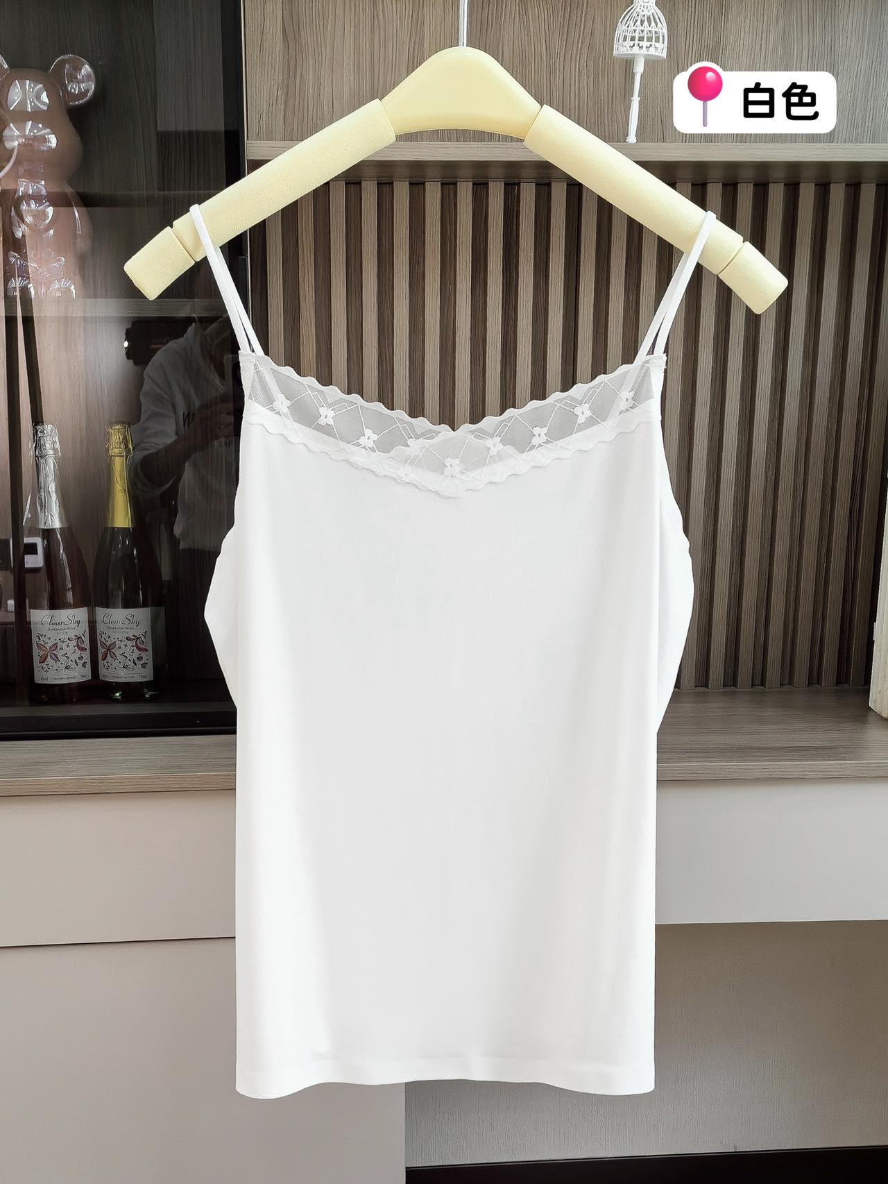 A simple solid color halter top with ice silk V-neck lace edges, paired with a smooth and skin-friendly base vest pic 15