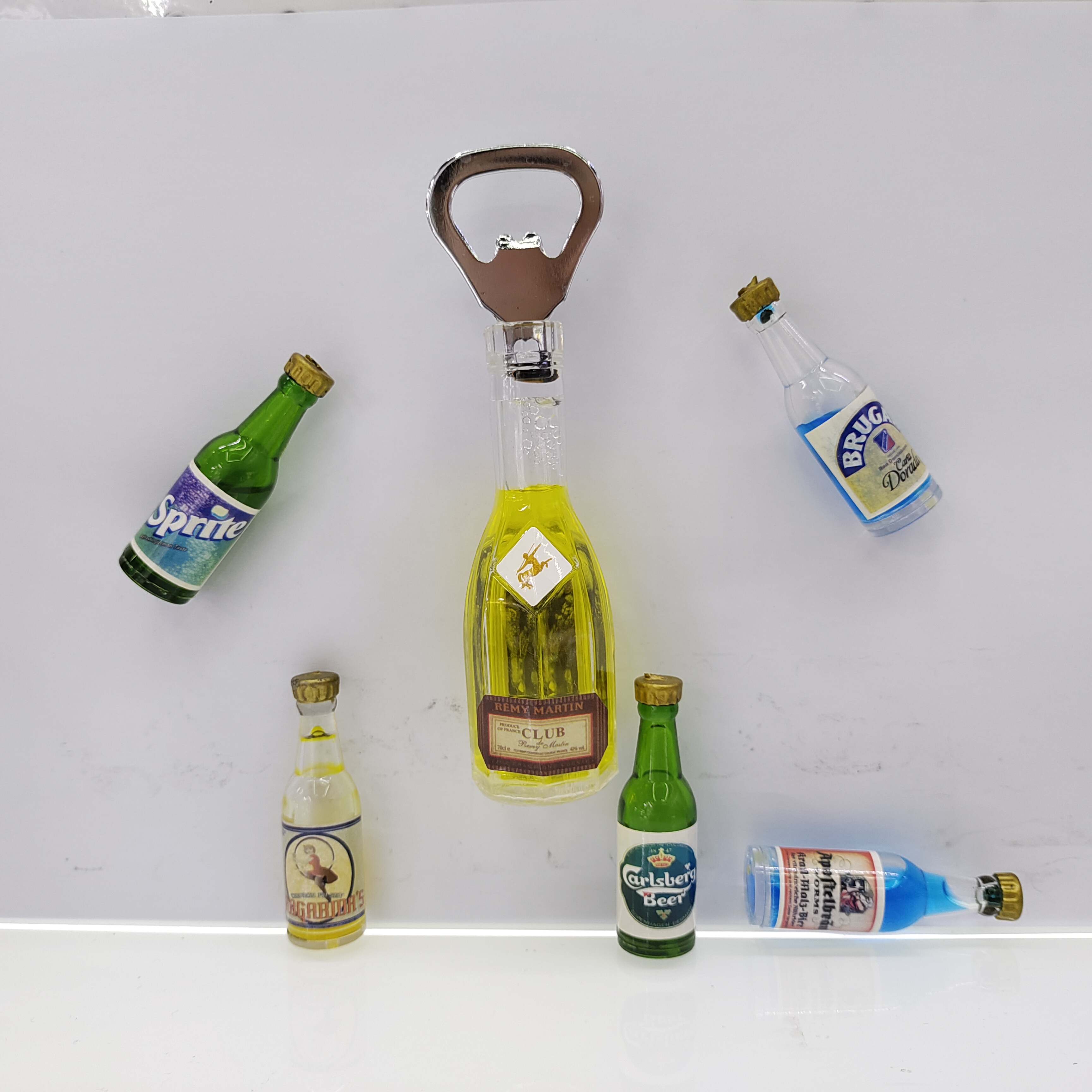 Realistic wine bottle-shaped refrigerator stickers, practical bottle opener, bar fun decoration, refrigerator decoration, Remy Martin bottle replaceable stickers, advertising promotion event gifts, Zhehui Craft 01 details Picture