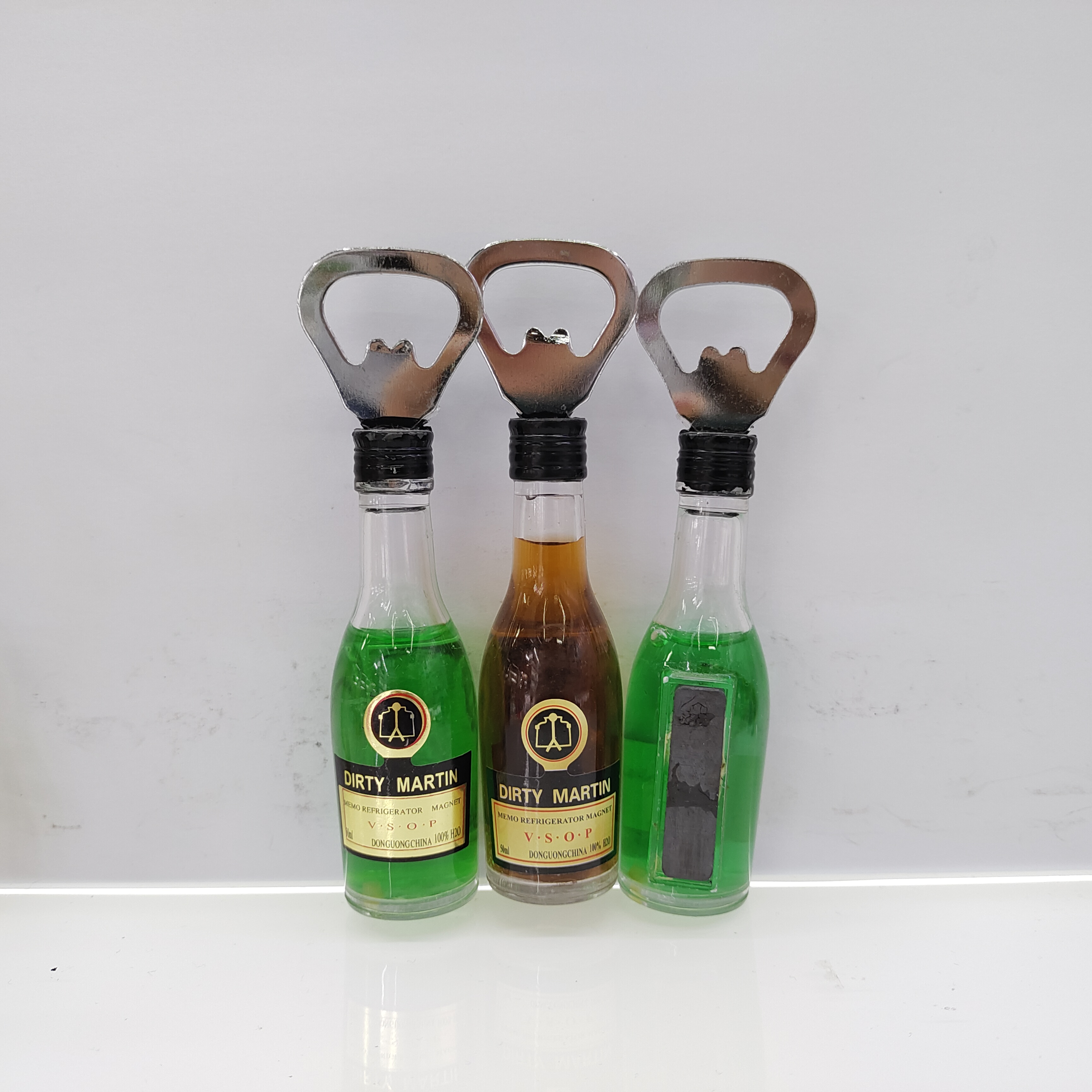Realistic wine bottle-shaped refrigerator stickers, practical bottle opener, bar fun decoration, refrigerator decoration, interchangeable stickers, advertising promotion event gifts, Zhehui Craft 01 details Picture