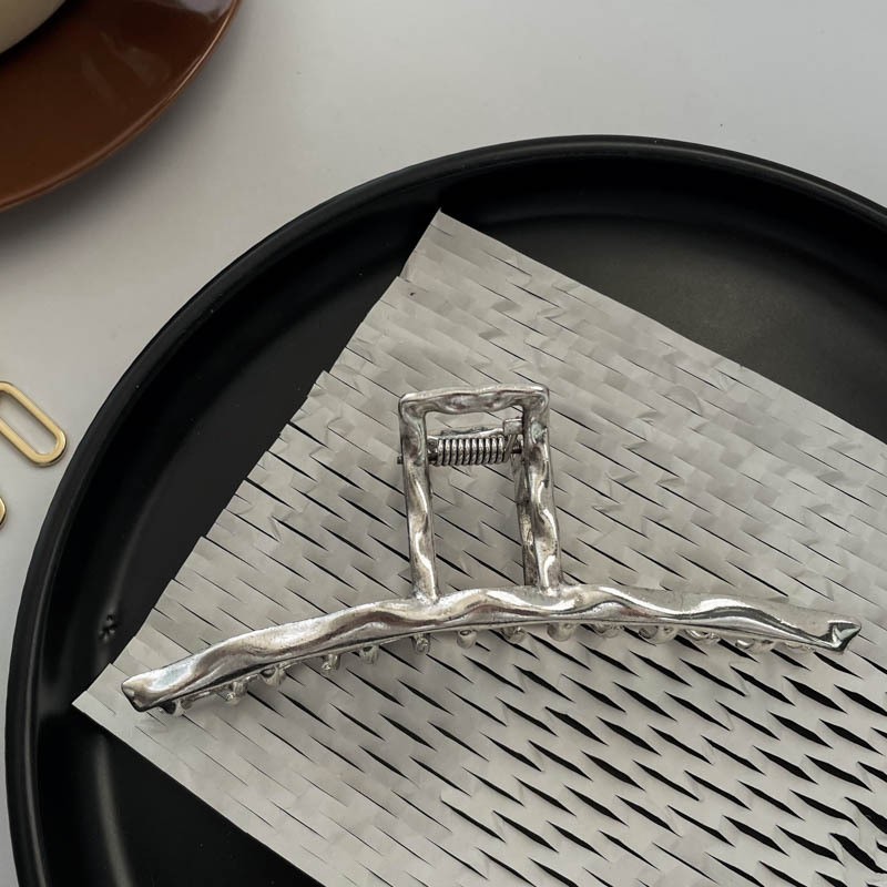 Silver metal hair clips, coiled hair clips, large hair volume, high-end feel, shark clips, Korean hair accessories, headwear, hair clips for women detail image 5