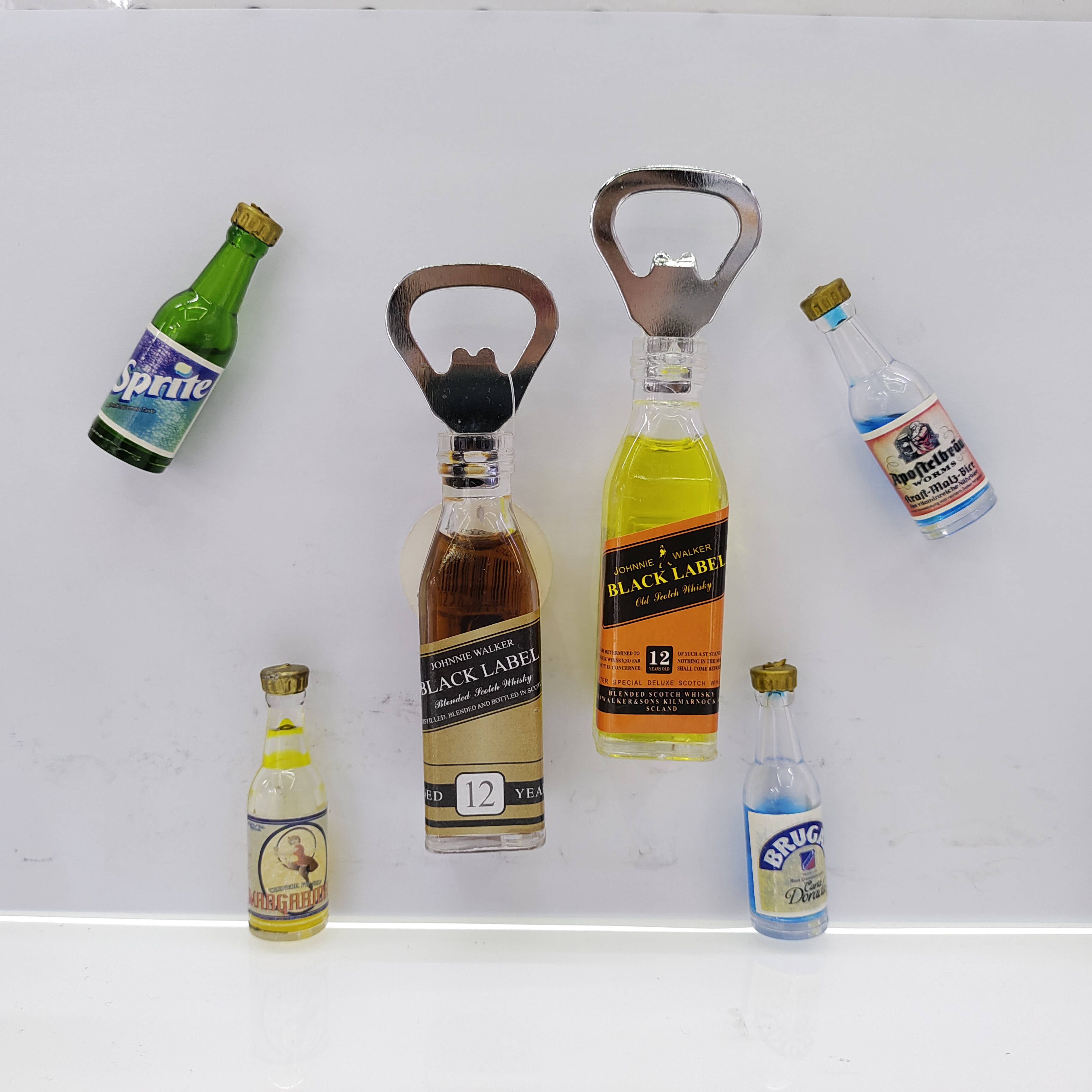 Realistic wine bottle-shaped refrigerator stickers, practical bottle opener, screwdriver, bar fun decoration, refrigerator decoration, interchangeable stickers, advertising promotion event gifts, Zhehui Craft 01 Application Scenario