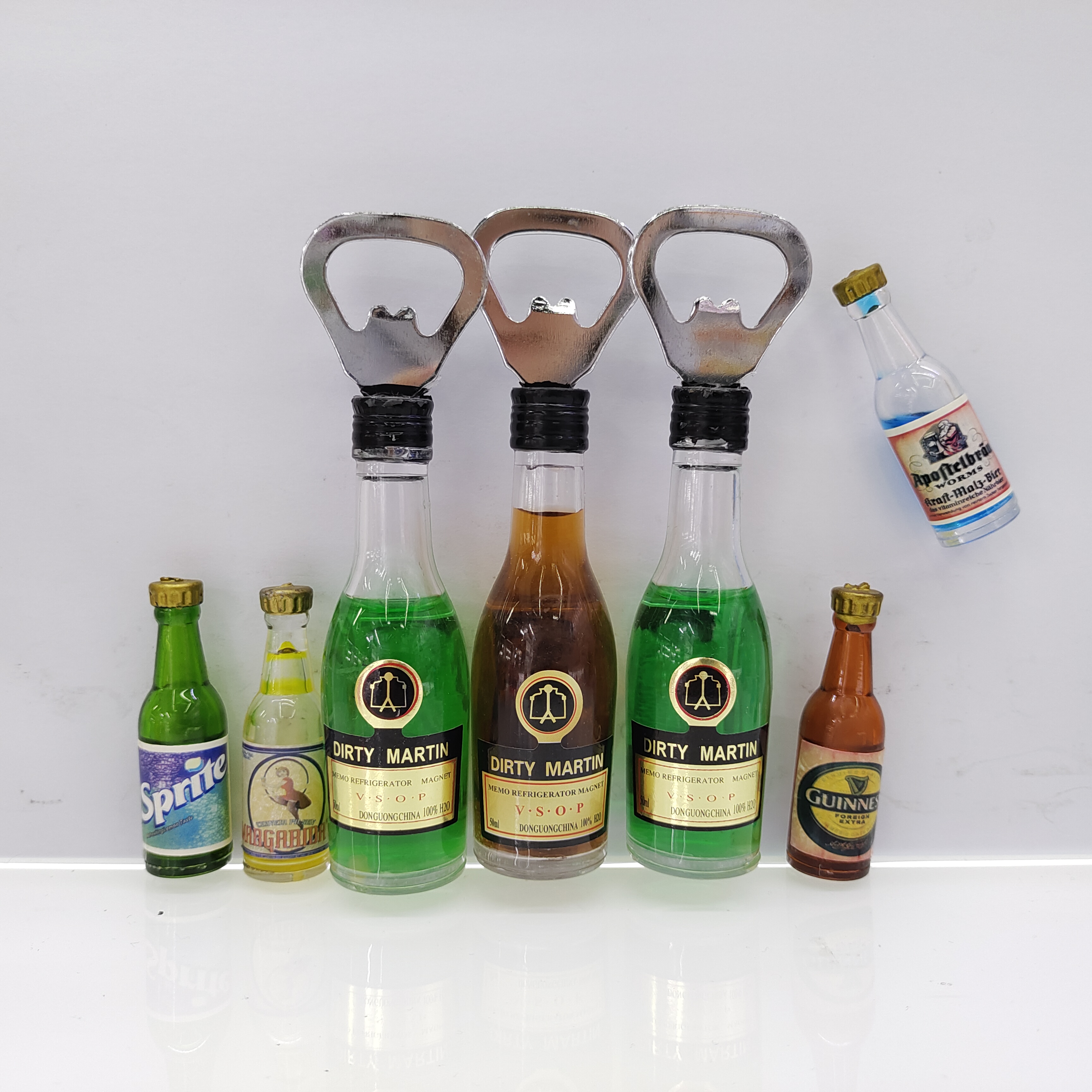 Realistic wine bottle-shaped refrigerator stickers, practical bottle opener, bar fun decoration, refrigerator decoration, interchangeable stickers, advertising promotion event gifts, Zhehui Craft 01 Specification image