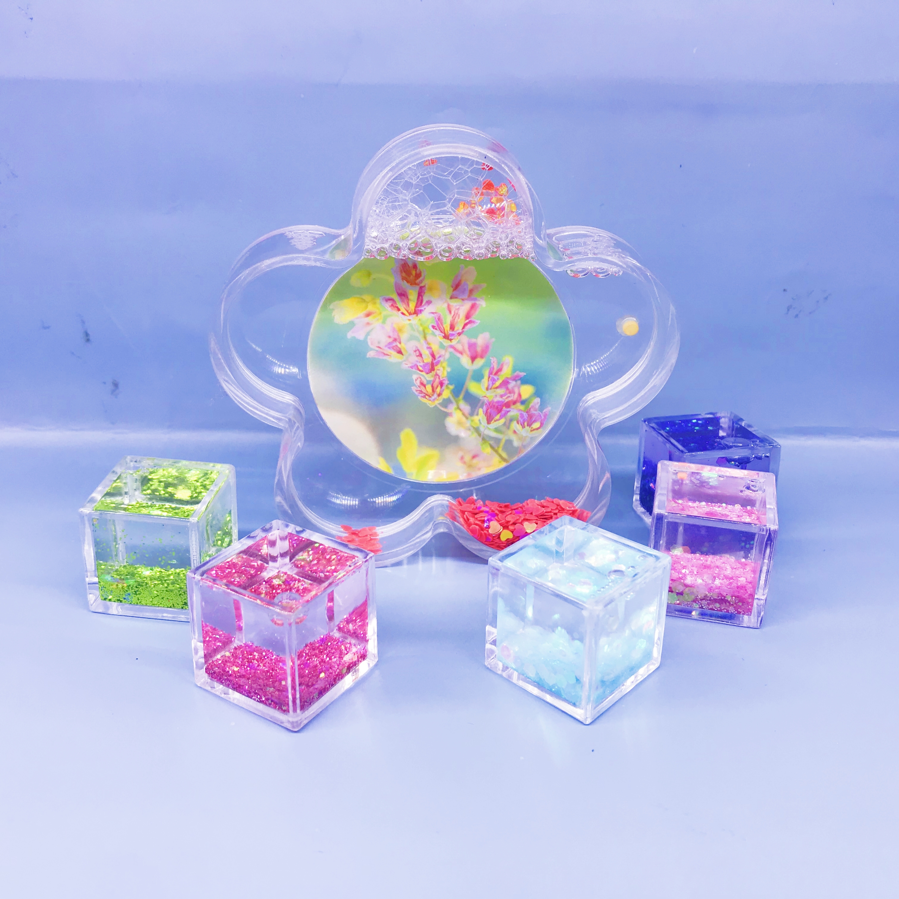 Plum blossom-shaped flowing sand water ball photo frame, interchangeable photo in water, gift, gift, souvenir, various sequins, warm decorative item, creative item, Zhehui handicrafts Specification image