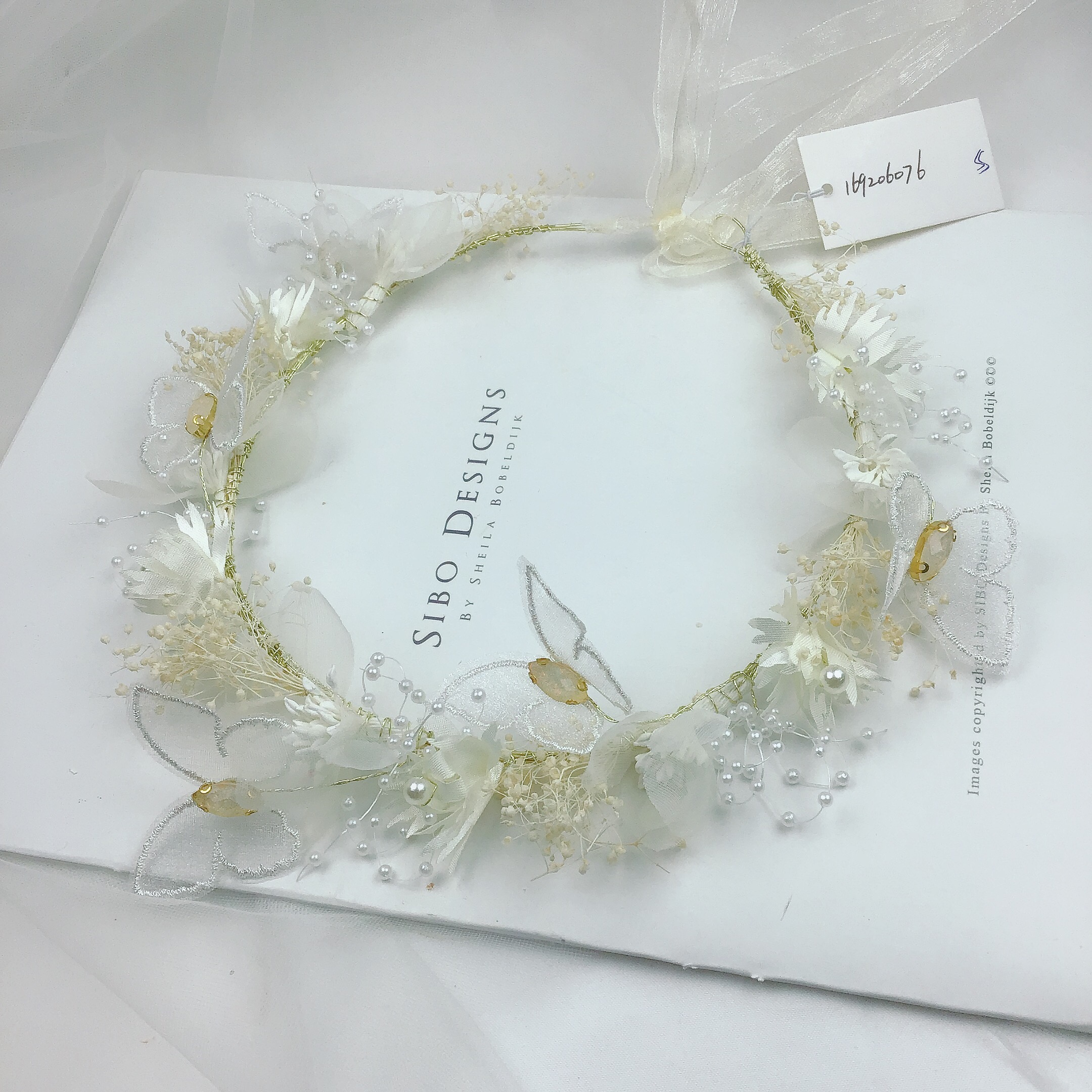 The classic Chinese trend style is here! A cute bow headband made of high-quality velvet fabric by hand is perfect for parents and children to wear. It's a must-have item that never gets old during Christmas and Spring Festival and is very popular pic 8