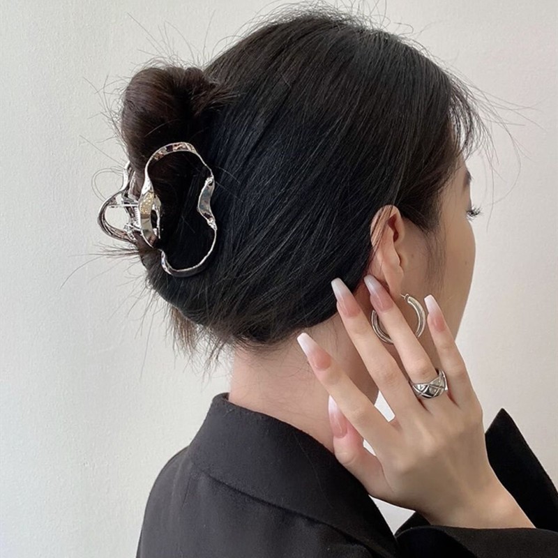 Silver metal hair clips, coiled hair clips, large hair volume, high-end feel, shark clips, Korean hair accessories, headwear, hair clips for women Specification image