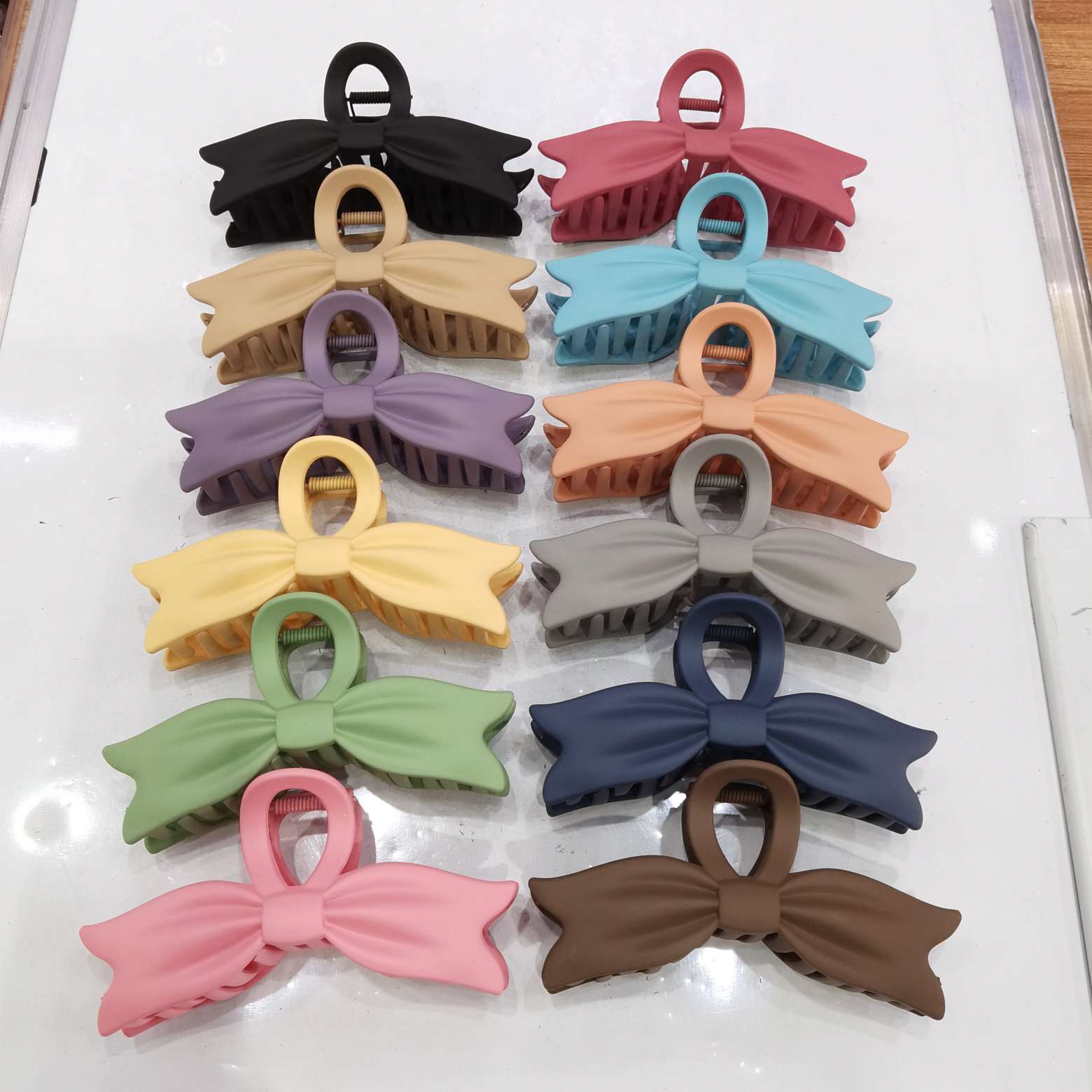 13 cm spring and summer macaron rubber with over twelve color series. Light colors for spring and summer, making hair look more prominent in photos. New hairpin headwear detail image 3
