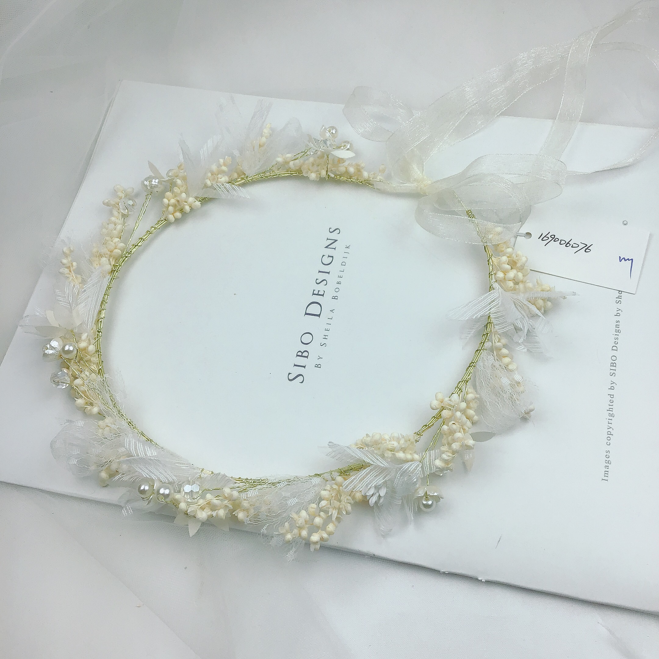 Super fairy-like white garland headwear, handcrafted genuine dried flower garland hair accessory, vacation performance photo hair accessory Application Scenario