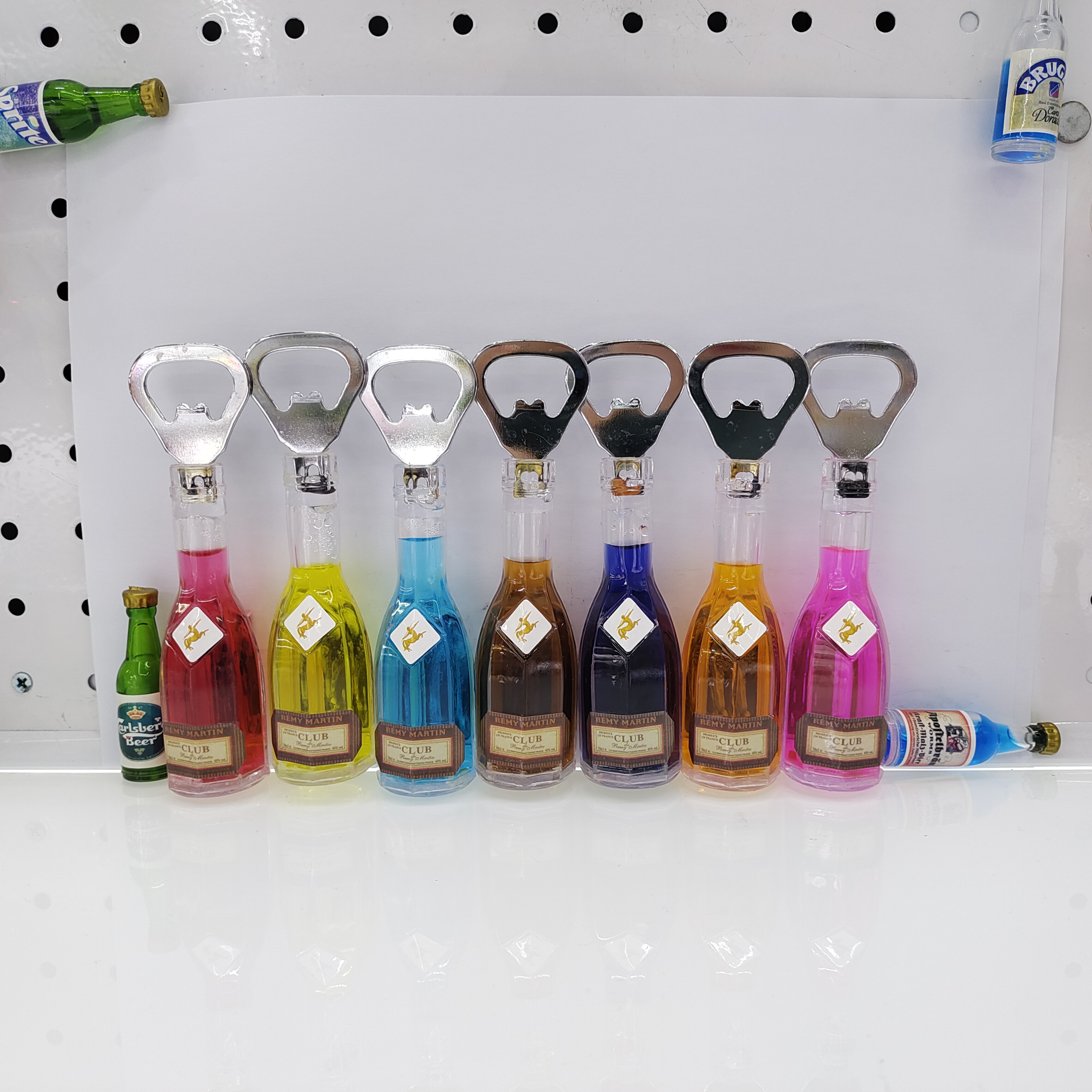 Realistic wine bottle-shaped refrigerator stickers, practical bottle opener, bar fun decoration, refrigerator decoration, Remy Martin bottle replaceable stickers, advertising promotion event gifts, Zhehui Craft 01 Specification image