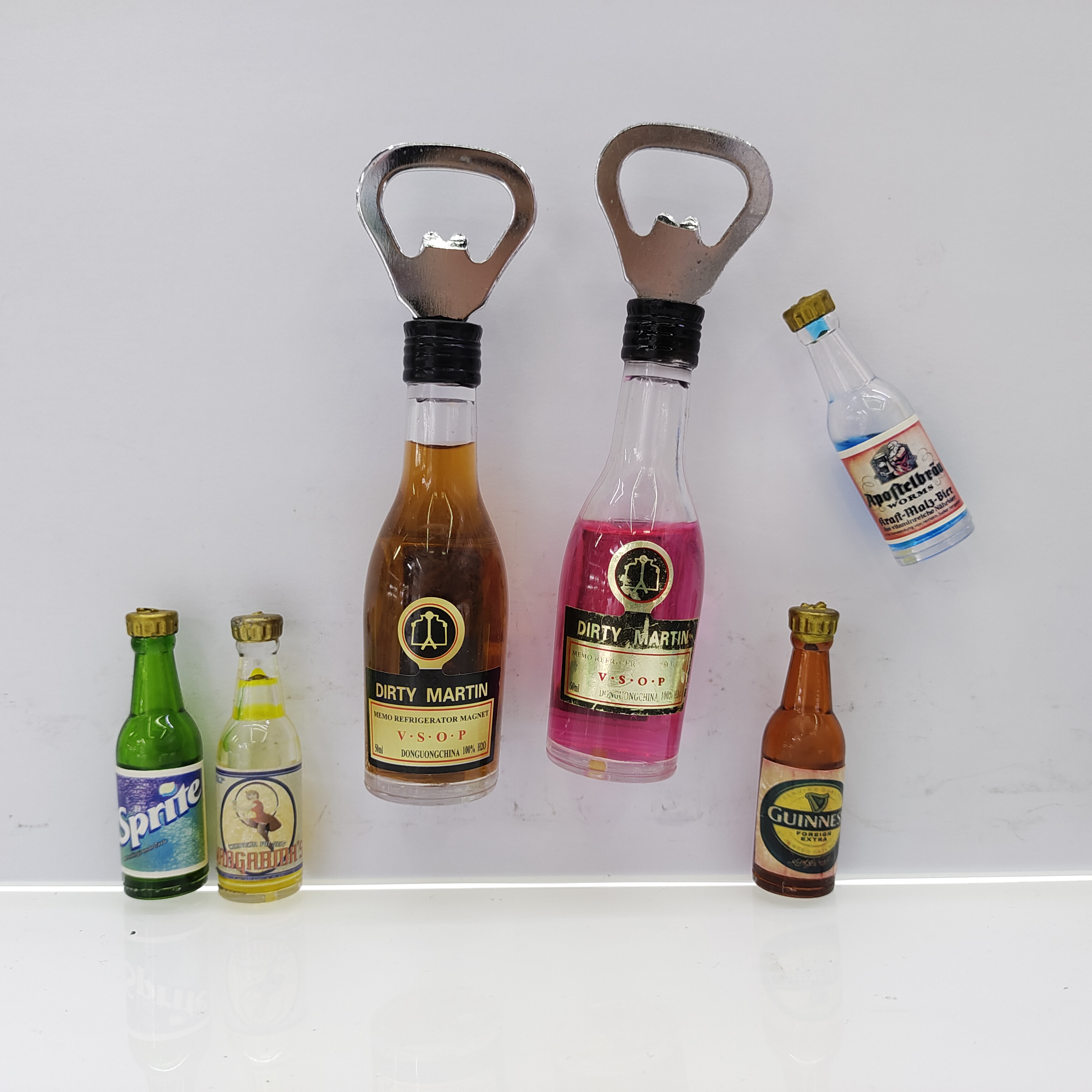 Realistic wine bottle-shaped refrigerator stickers, practical bottle opener, bar fun decoration, refrigerator decoration, interchangeable stickers, advertising promotion event gifts, Zhehui Craft 01 Application Scenario