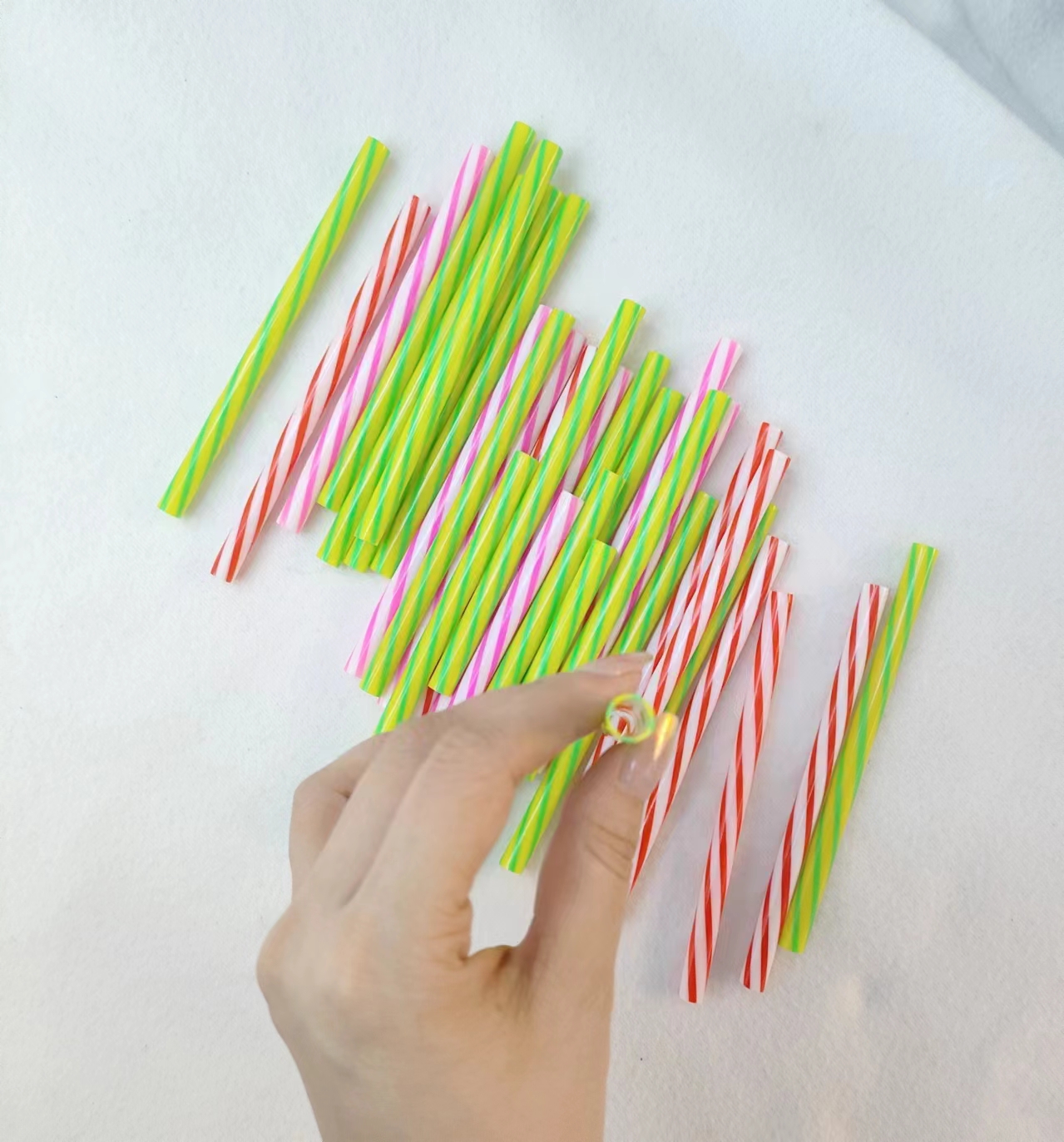 Rotating colored windmill poles, available windmill wheels, and colored rotating accessories details Picture