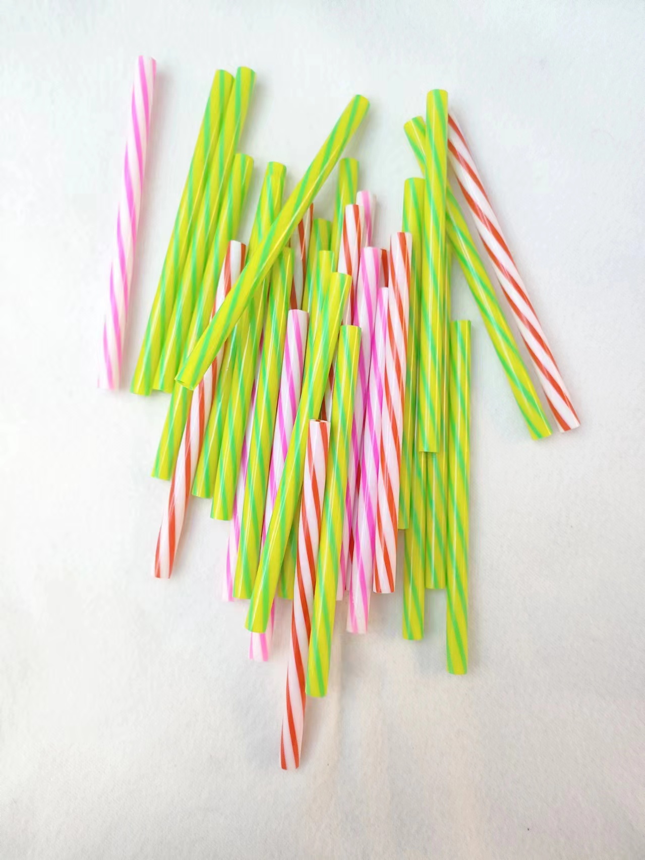 Rotating colored windmill poles, available windmill wheels, and colored rotating accessories Specification image