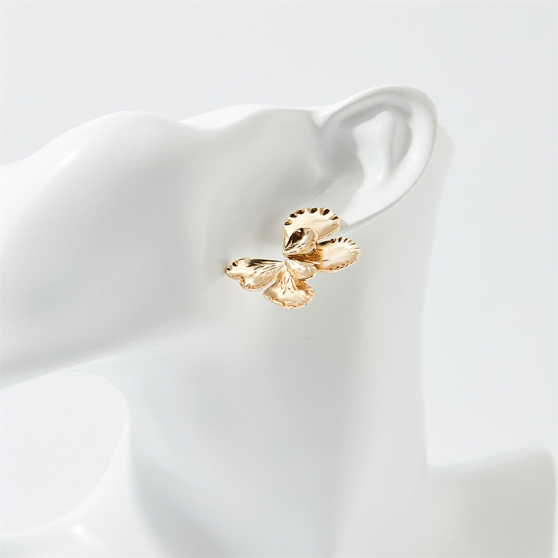 饰品/耳饰/耳钉/珍珠耳钉/无骨耳环细节图