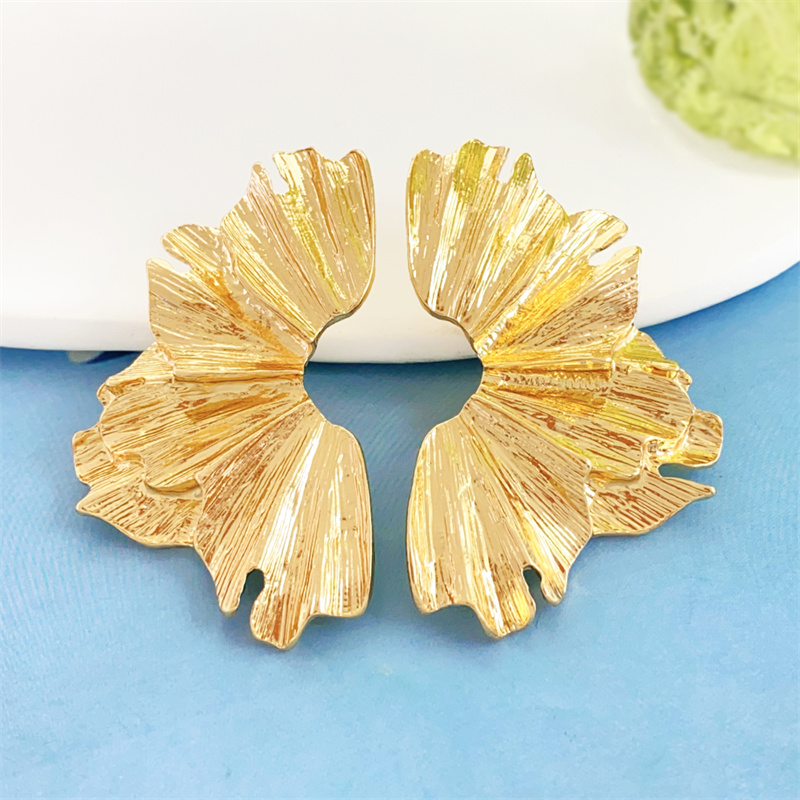 饰品/耳饰/耳钉/珍珠耳钉/无骨耳环细节图