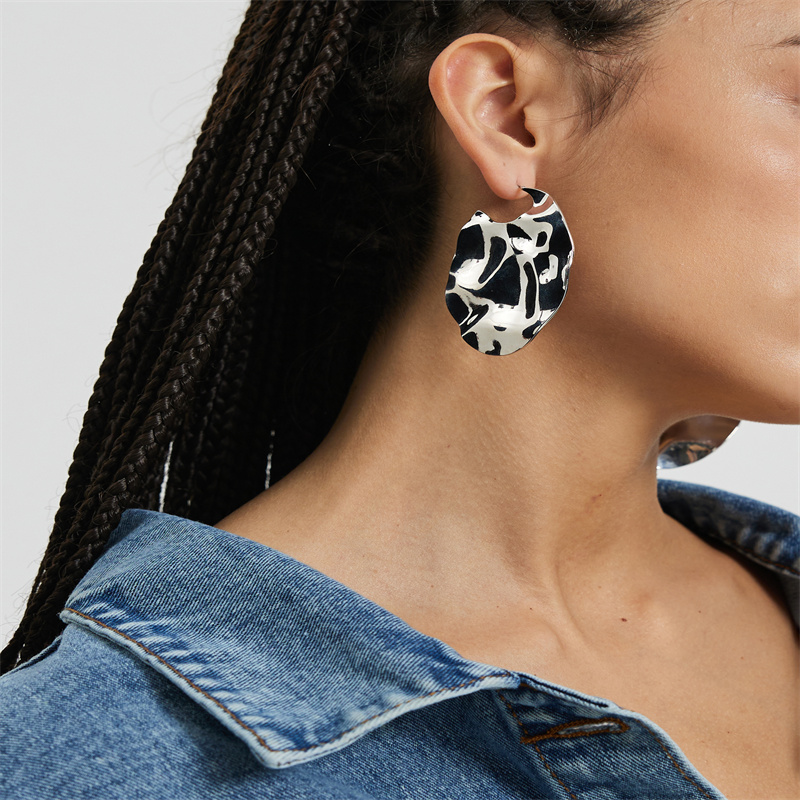 饰品/耳饰/耳钉/珍珠耳钉/无骨耳环产品图