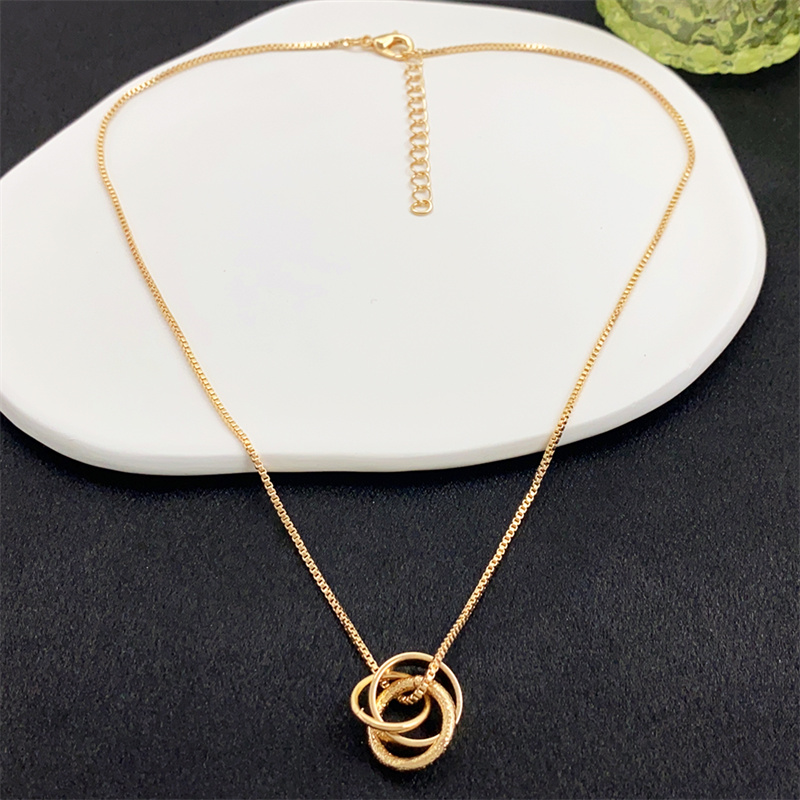 HQCMLA欧美跨境新款热销项链环环相扣设计轻奢女款时尚简约锁骨链