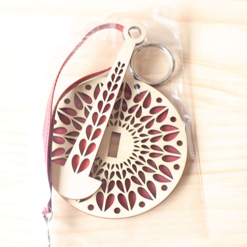 DIY Yarn stringer Amazon Portable Wrist Yarn Holder wooden portable Wrist yarn stand wooden products detail image 12