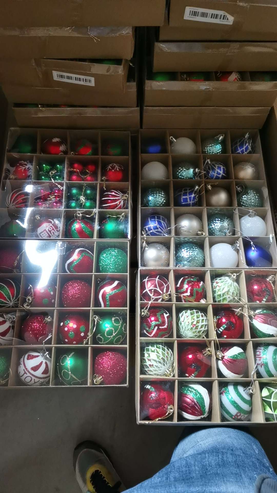 Christmas balls, new styles in multiple boxes, with a variety of colors and styles that can be mixed and packaged. Customized sizes and packaging are available. Christmas, gold powder Christmas products DC9155-5, festive decoration for Christmas detail image 3