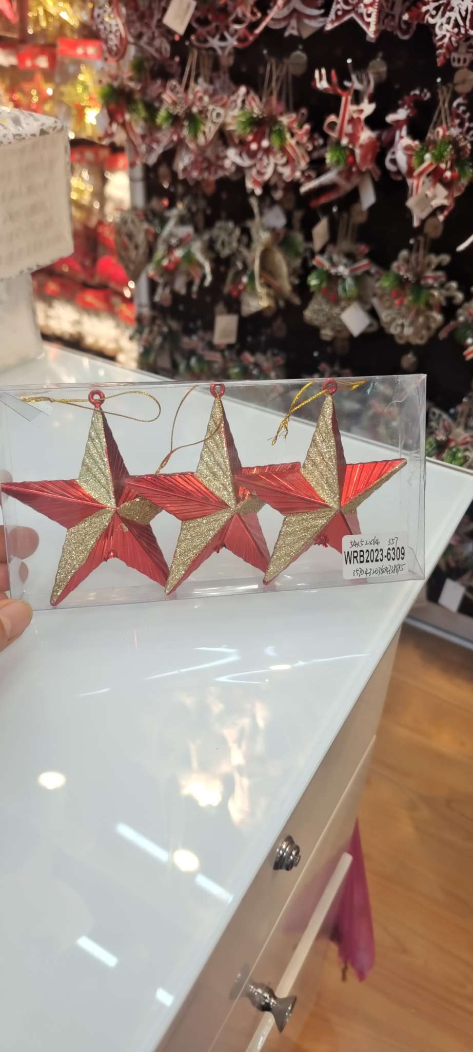 圣诞新款挂件，五星形状，单个尺寸为8CM，一盒三个装，金色部分是金色撒金粉，带绳子、圣诞热销产品，一件357盒