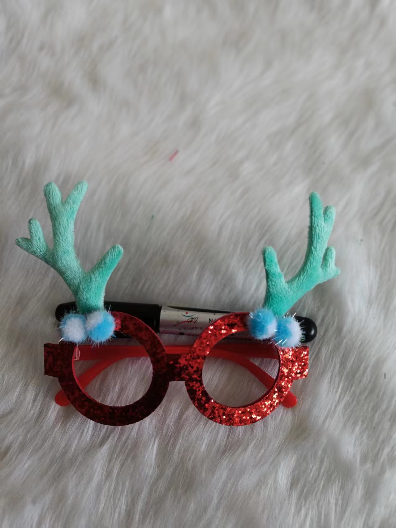 Christmas decorative glasses, Christmas antler glasses, Christmas decorative items, children's glasses, golden powder glasses, Christmas gold powder Christmas supplies, festival decorations, Christmas gifts and ornaments 9 Application Scenario