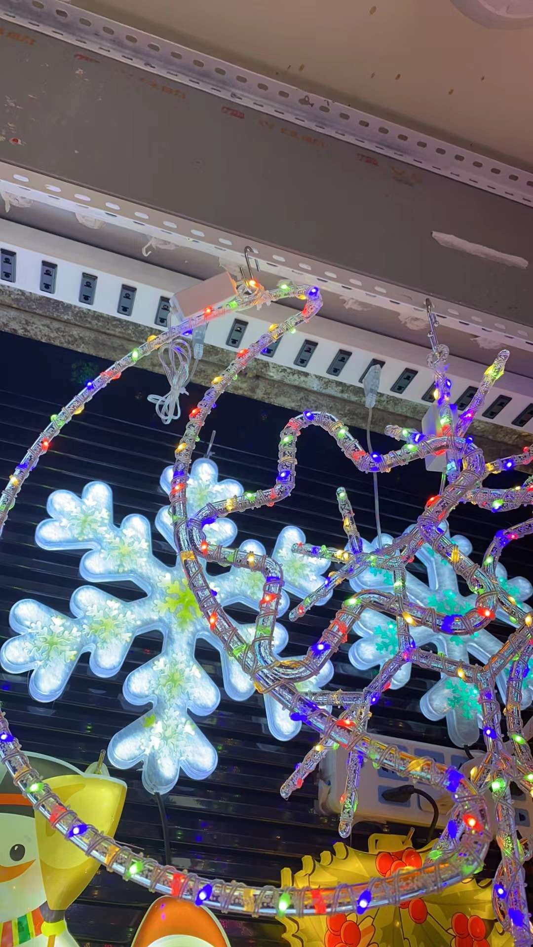 LED light strings, outdoor decorative lighting fixtures, festival balloon light strings, crystal porcelain paintings, LED bubble fish light strings, outdoor colorful atmosphere creation, festival outdoor LED lights details Picture