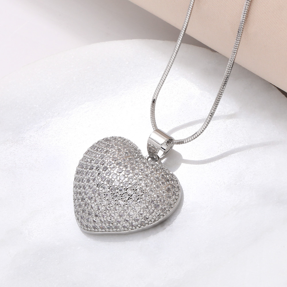 Cross-border heart-shaped pendant necklace for women, copper plated with real gold and full zirconium collarbone chain detail image 6