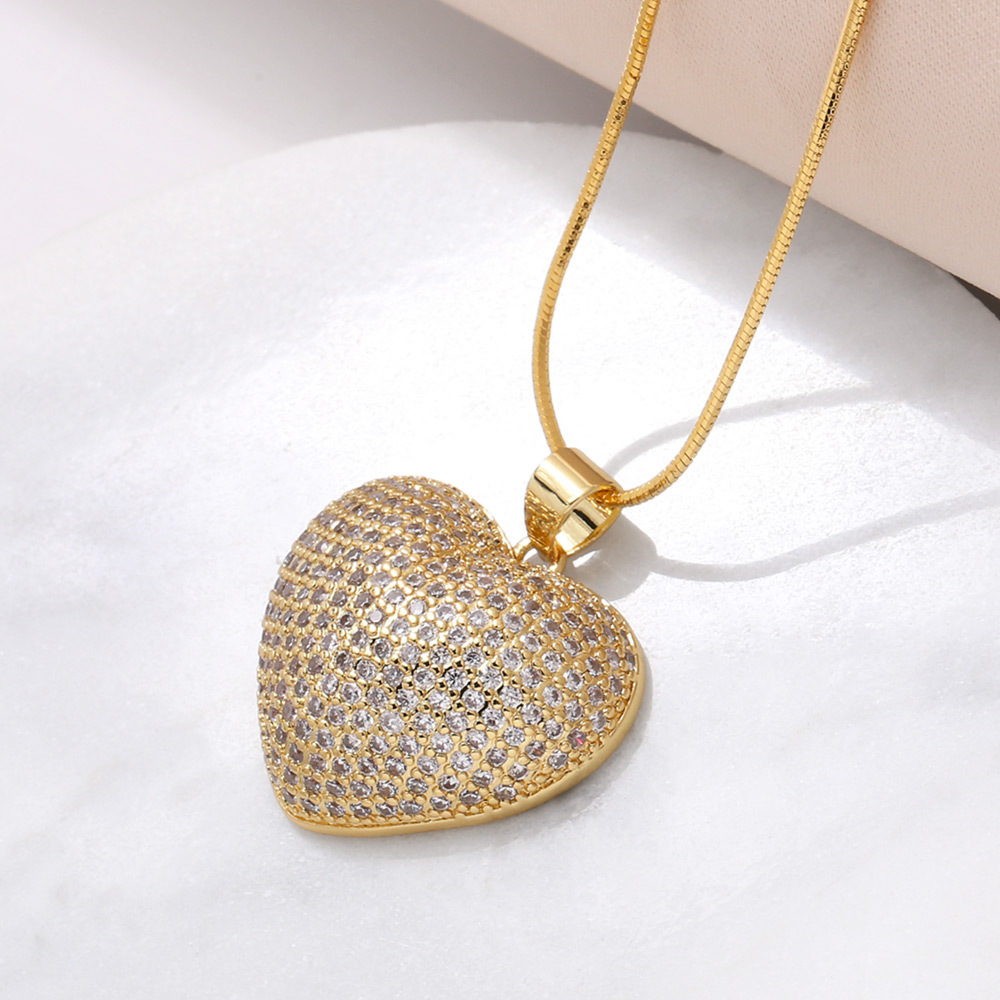 Cross-border heart-shaped pendant necklace for women, copper plated with real gold and full zirconium collarbone chain Item Picture