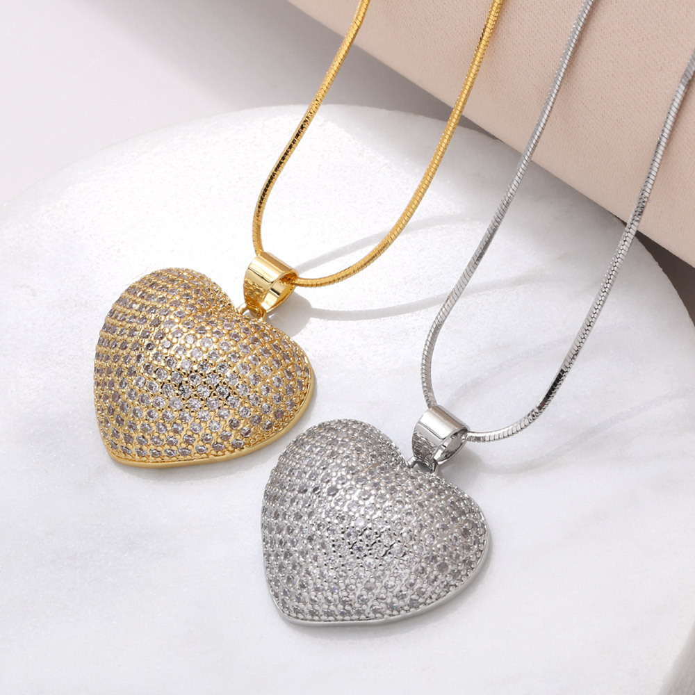 Cross-border heart-shaped pendant necklace for women, copper plated with real gold and full zirconium collarbone chain
