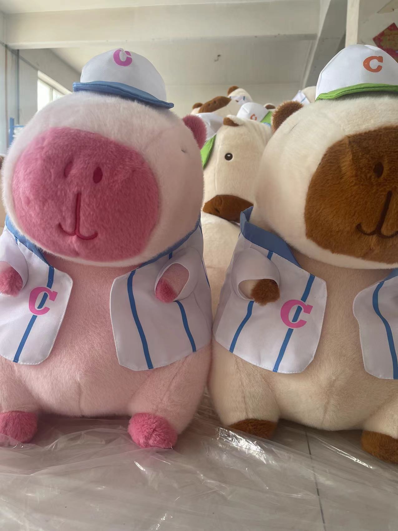 正版水豚卡皮巴拉毛绒玩偶 抱枕布娃娃 网红生日礼物 软萌公仔 温馨陪伴睡眠好伙伴