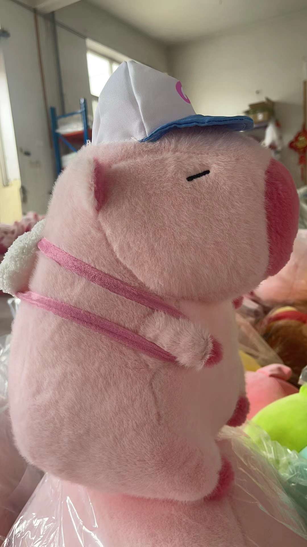 正版水豚/卡皮巴拉/毛绒玩偶/抱枕布娃娃/网红礼物/软萌公仔/温馨陪伴/睡眠好伙伴产品图