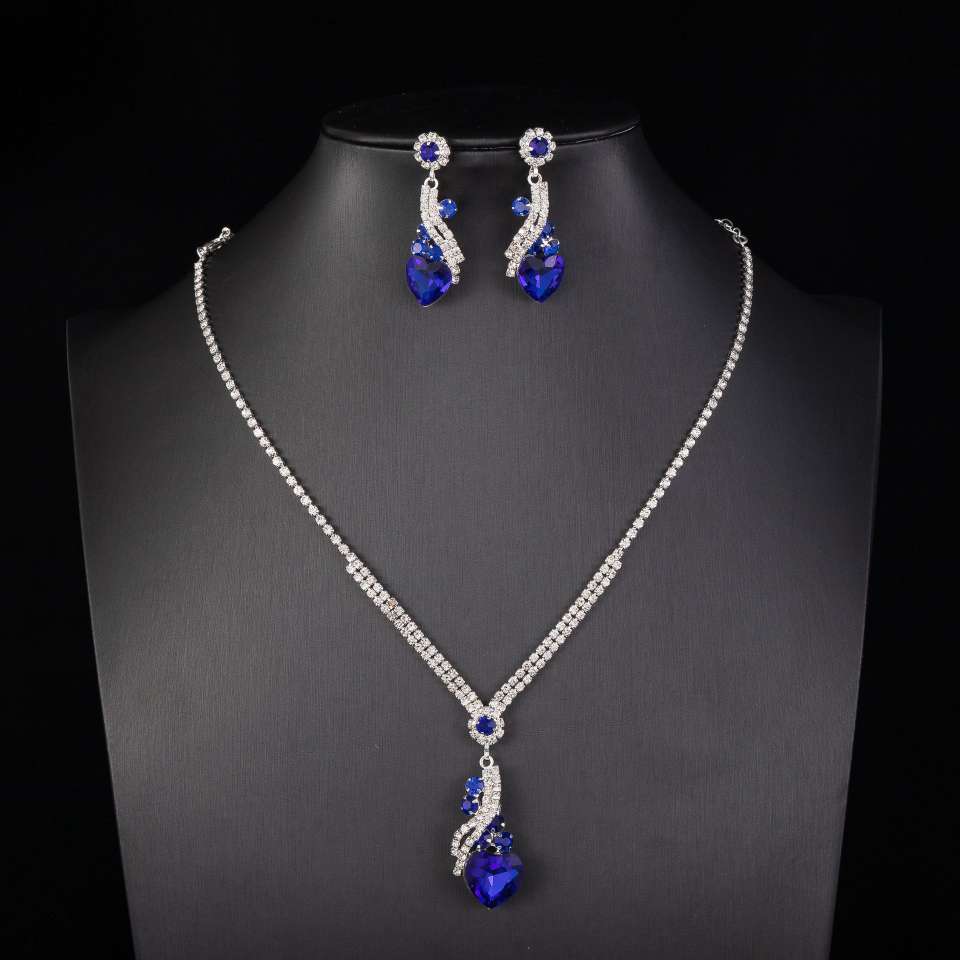 European and American high-end hot-selling, light luxury style, heart-shaped crystal and water diamond set necklace, earrings, full diamond accessory chain for women detail image 7