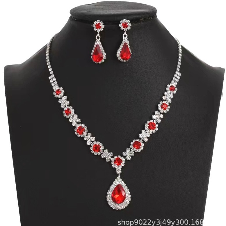 European and American jewelry sets, earrings, pendants, rhinestones, necklaces, women's accessories, royal blue water drop fashion bridal accessories wholesale Application Scenario