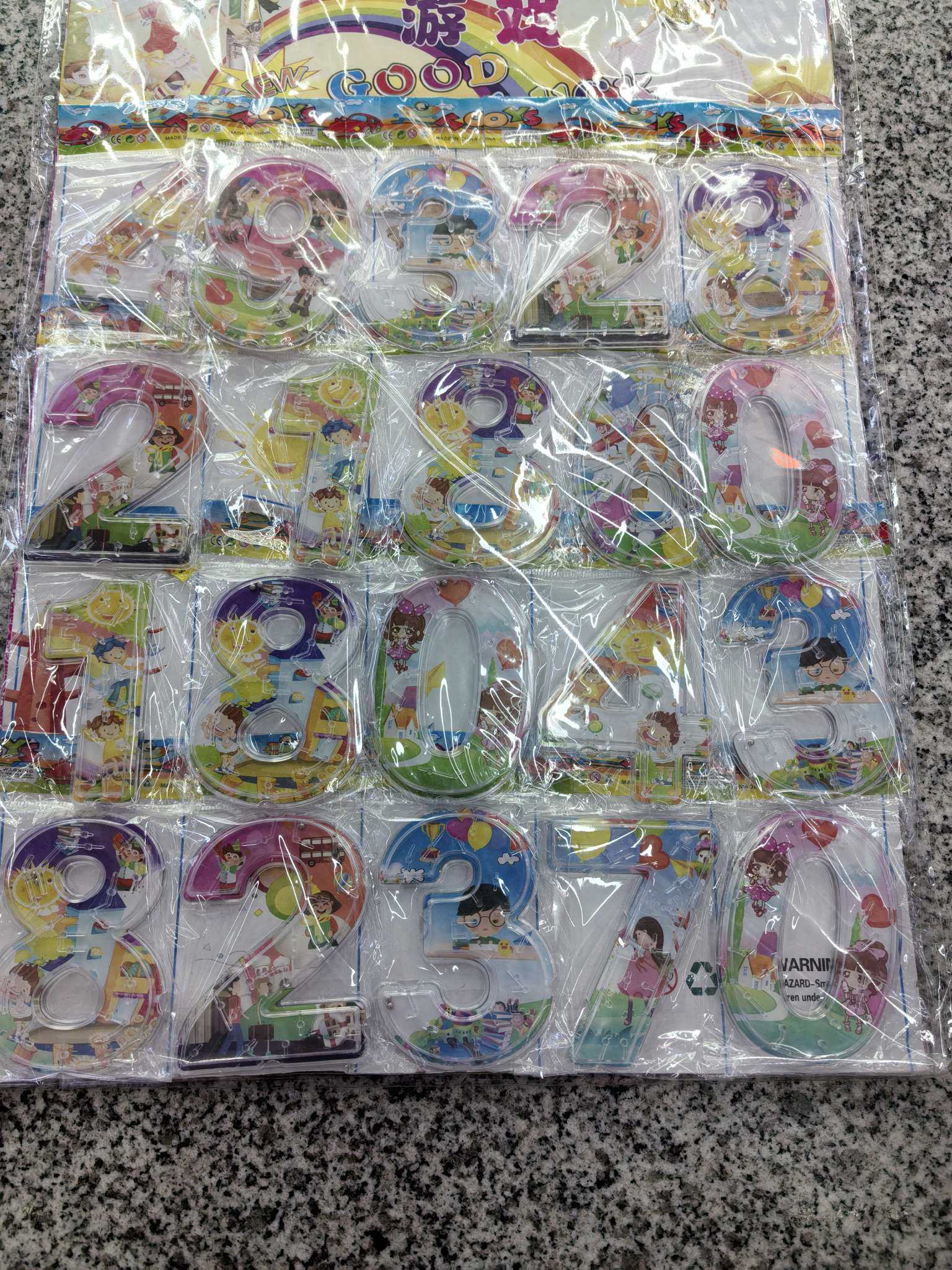 手掌塑料玩具吹龙玩具足球玩具白底实物图