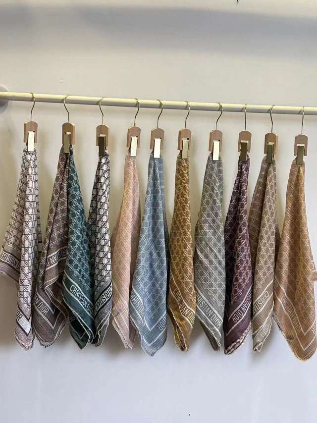 Small square scarf, long knitted scarf