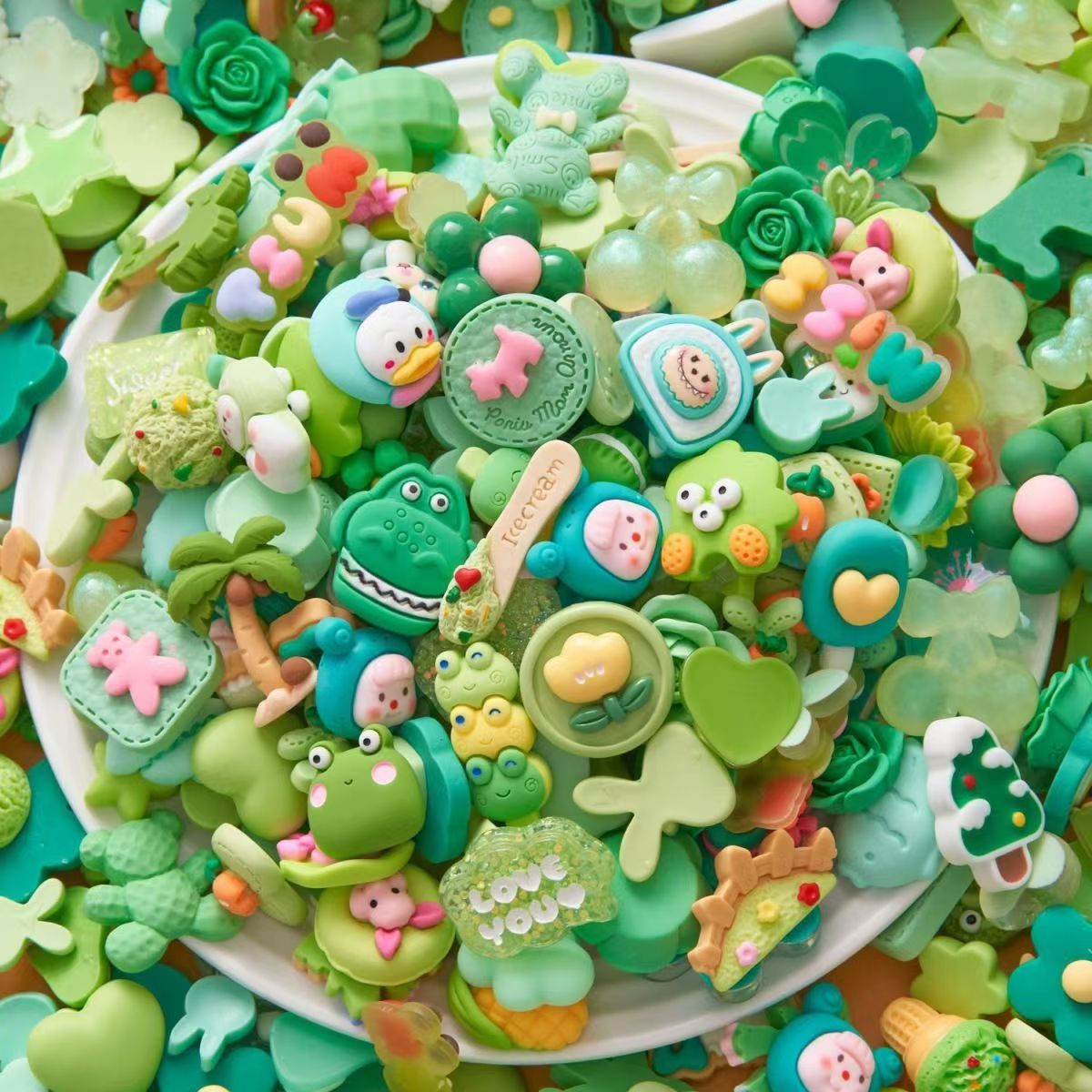 DIY best-selling resin accessories: Mixed color series, cream glue accessories, ice-transparent phone case patches, cartoon transparent crocs, decorative clasps Application Scenario