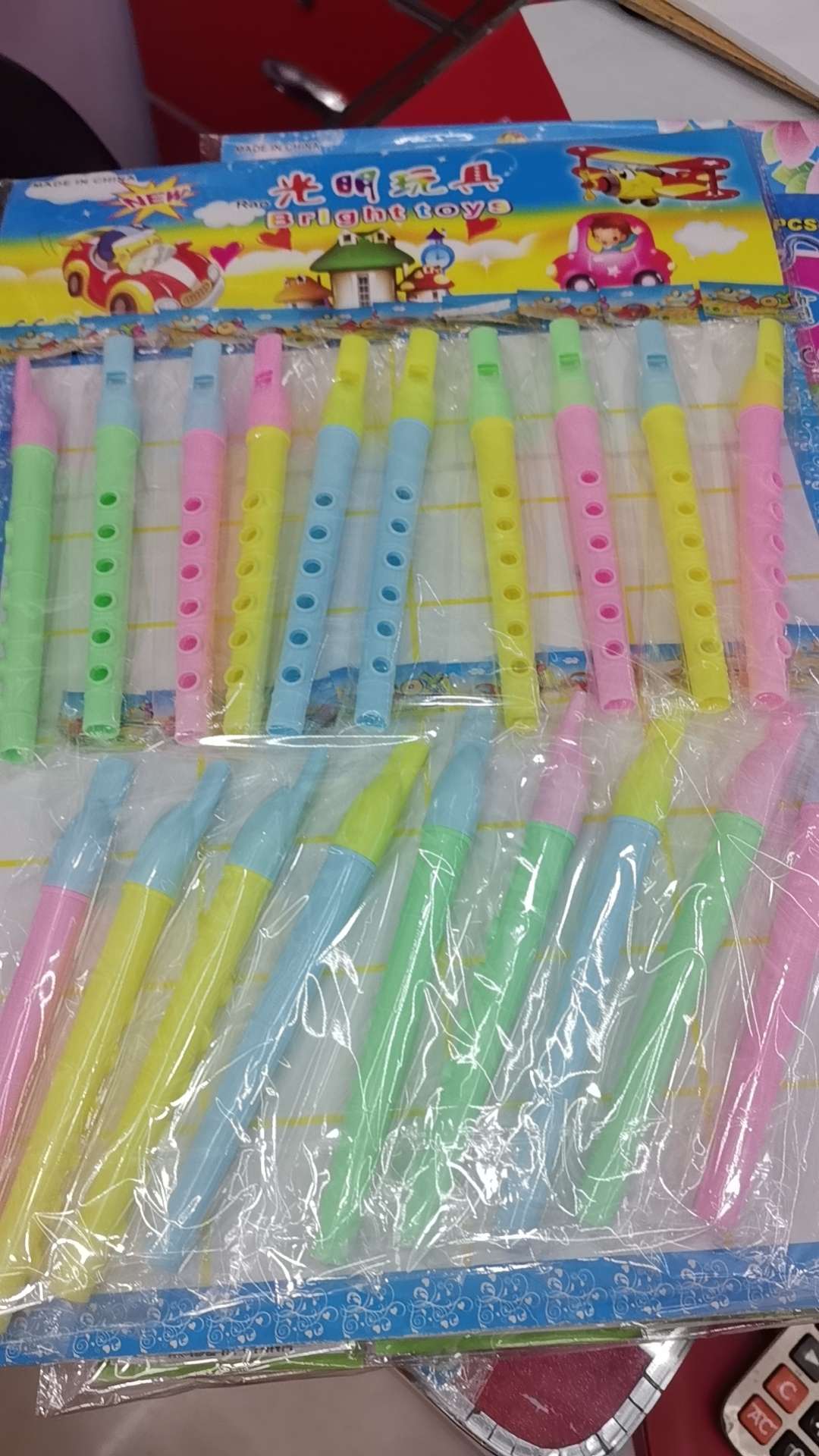 手掌塑料玩具吹龙玩具足球玩具产品图
