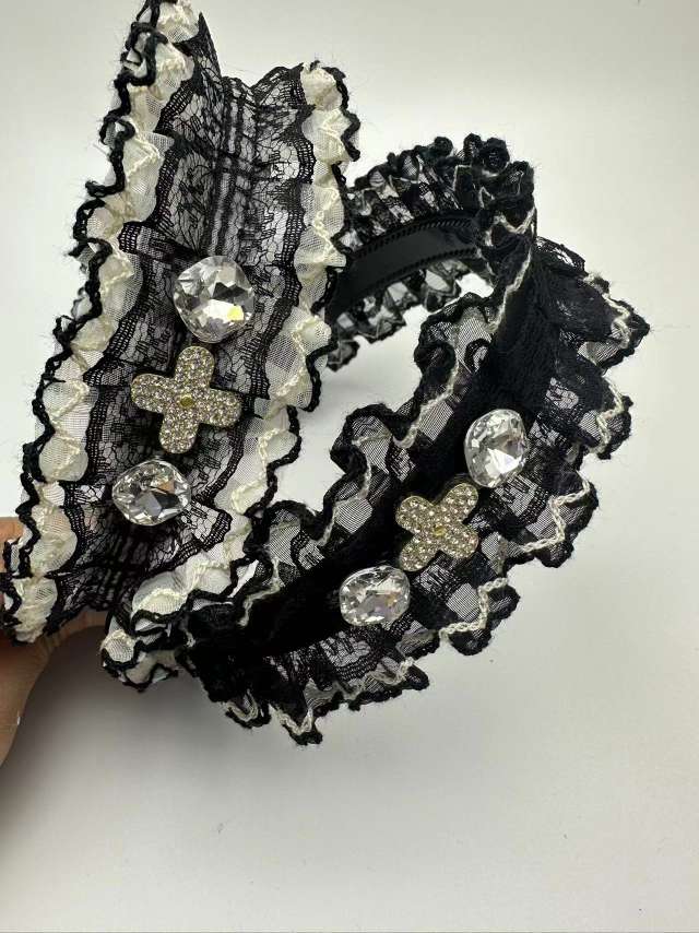 Summer versatile hair bands for women: Crystal hair bands, PU hair bands, wavy hair bands Application Scenario