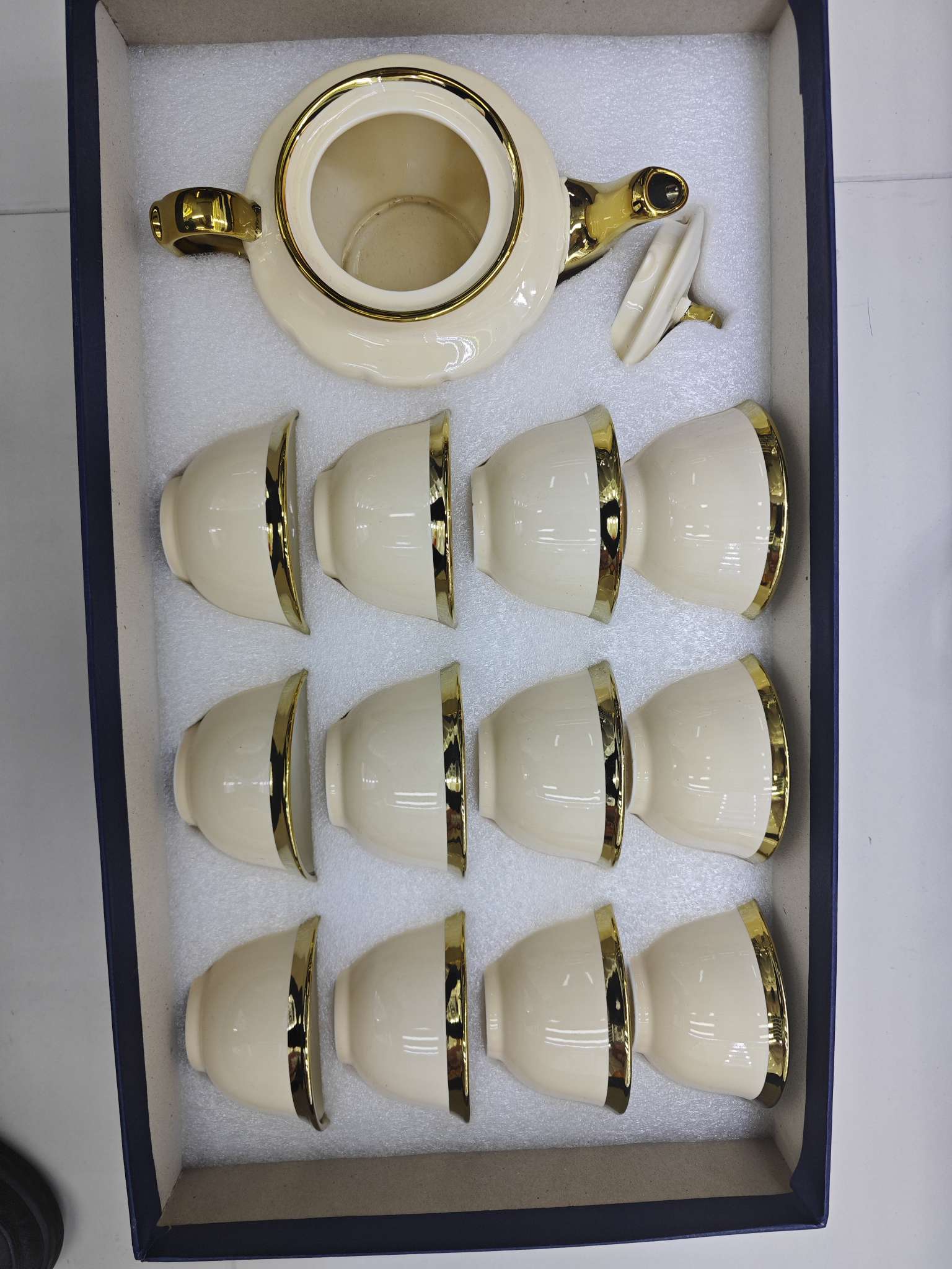 14头茶壶套装批发，有纷红，奶白，绿色，白色。湖篮等。12杯套装   按需定制