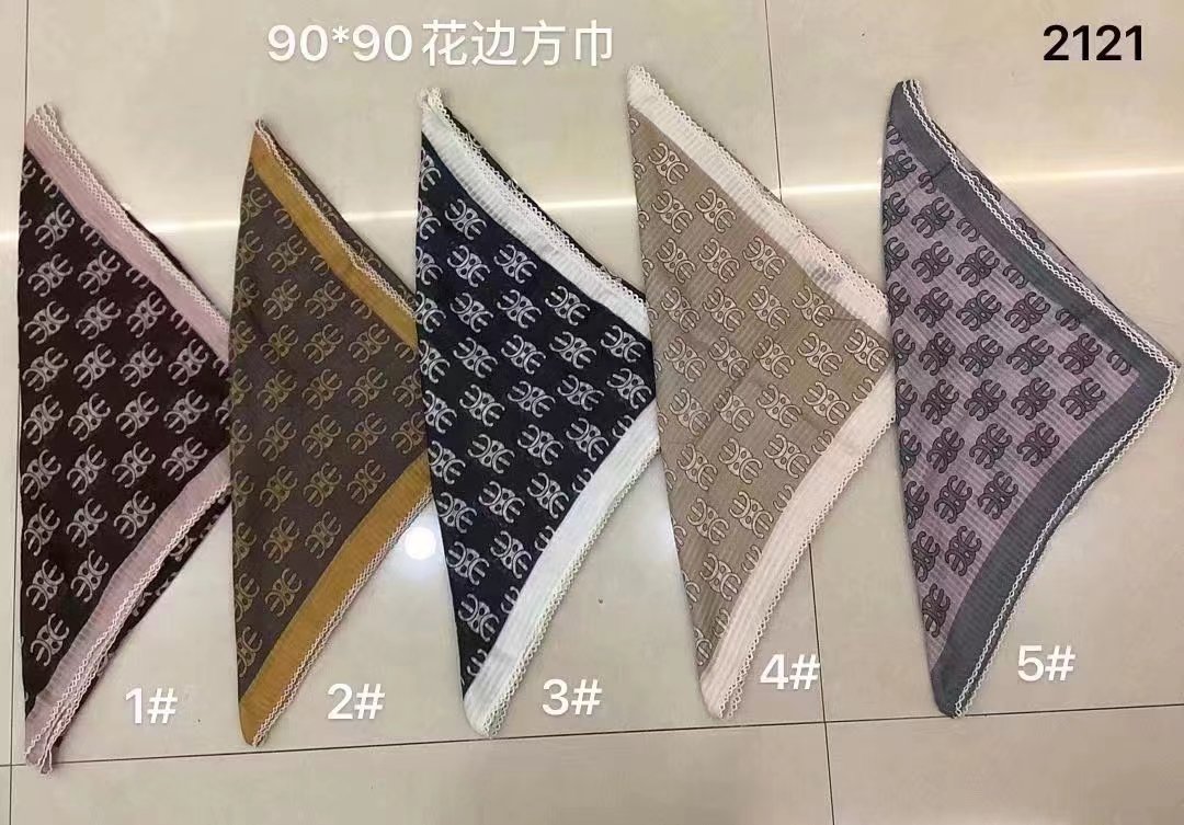 This designer's silk scarf, shawl, sun protection and clothing dual-purpose design features a Middle Eastern-style Muslim headscarf as a fashionable accessory and a light luxury style Specification image