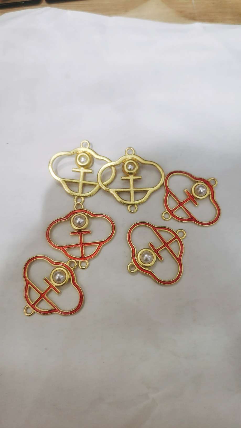 Soft clay sand gold resin copper accessories, unique design, handcrafted DIY jewelry materials, beautiful and durable, high-quality jewelry accessories supply, jewelry accessories, jewelry accessories Application Scenario