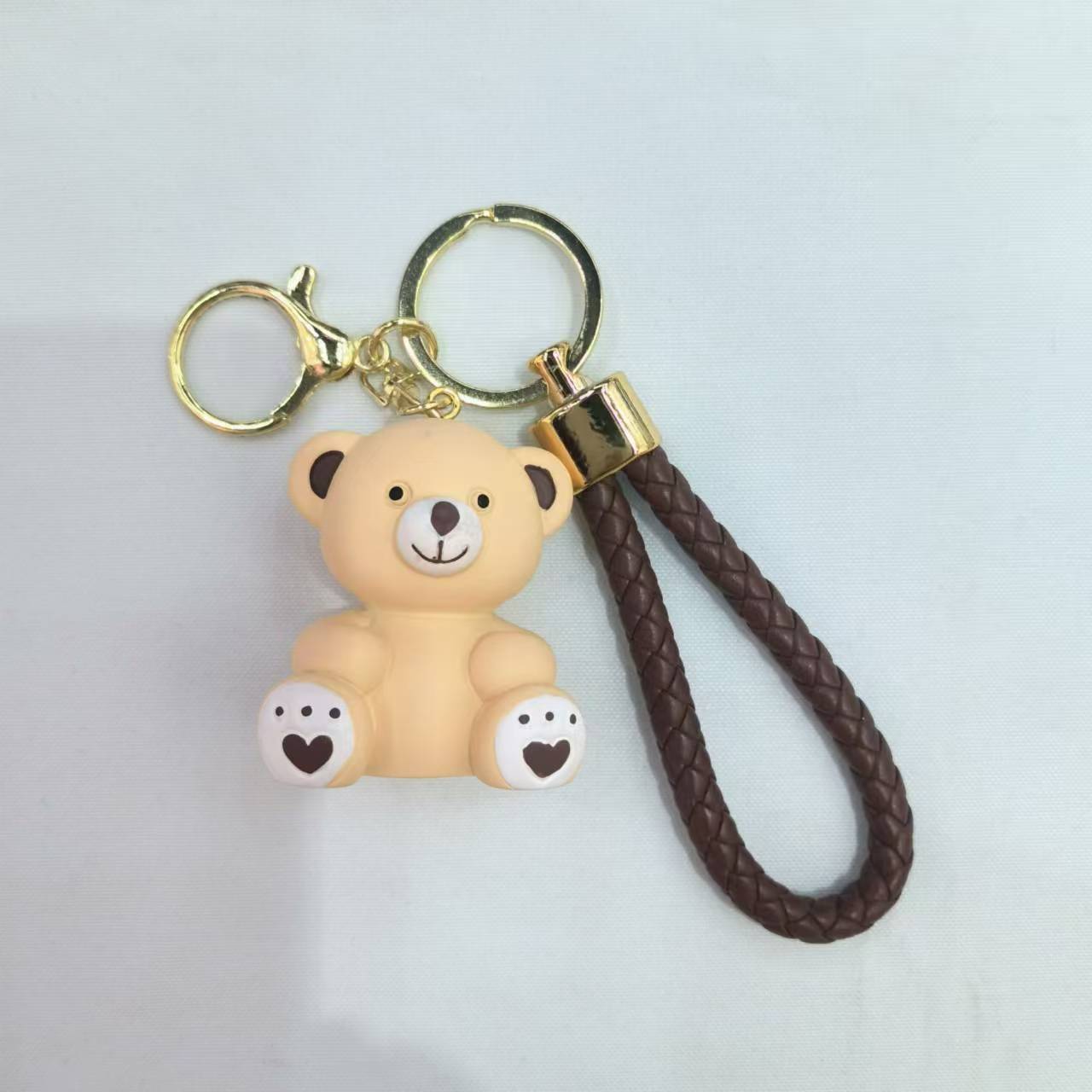 Creative resin bear keychain, cartoon bear key accessory, three-dimensional figurine pendant details Picture