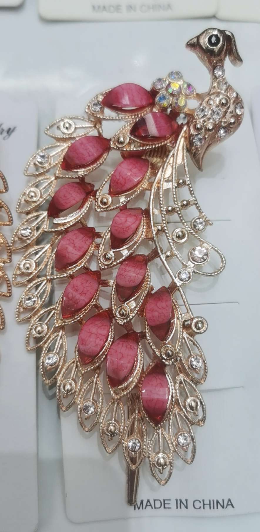 创意饰品发饰头饰发夹 鸭夹 抓夹夹子 精致时尚女士发饰品质经典孔雀款式发夹白底实物图