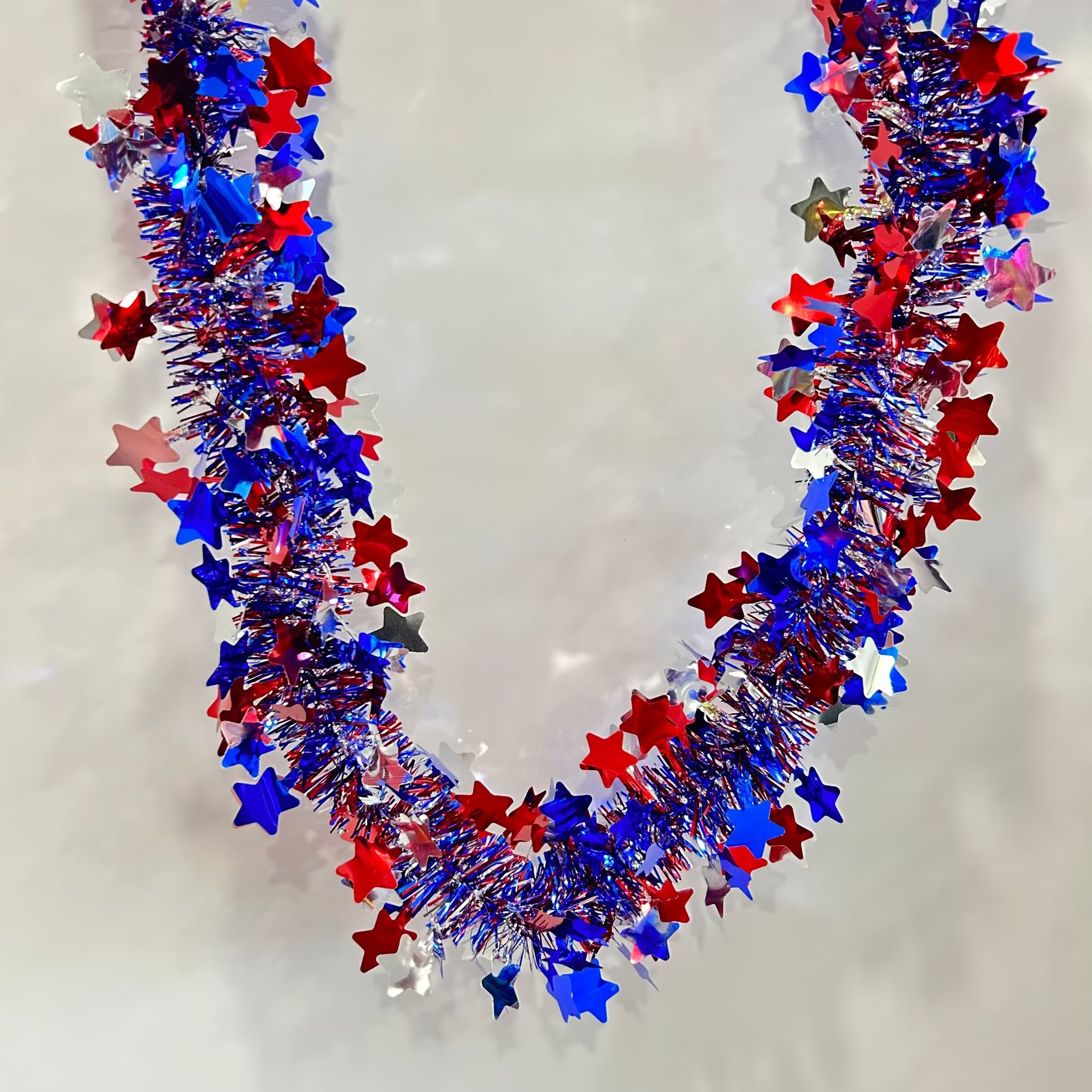 American Independence Day Ribbon Pull Flower, White, Blue And Red Top Layout Three-Color Star Round Piece Color Strip Top Hanging Decorations Application Scenario
