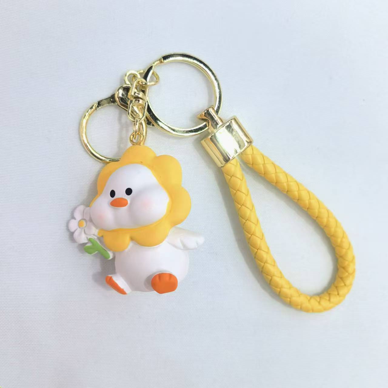 Creative resin duck keychain cartoon duck key accessory 3D figurine pendant Specification image