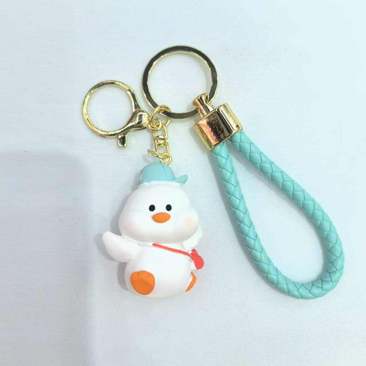 Creative resin duck keychain cartoon duck key accessory 3D figurine pendant Item Picture