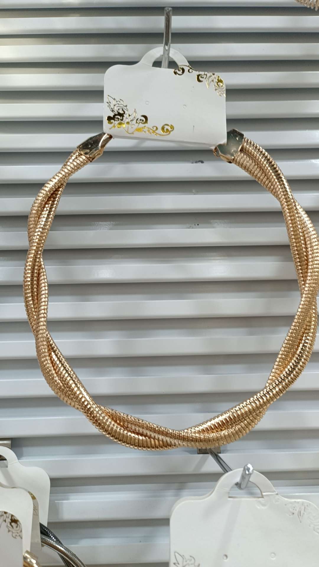 两条编鹅喉时尚项圈