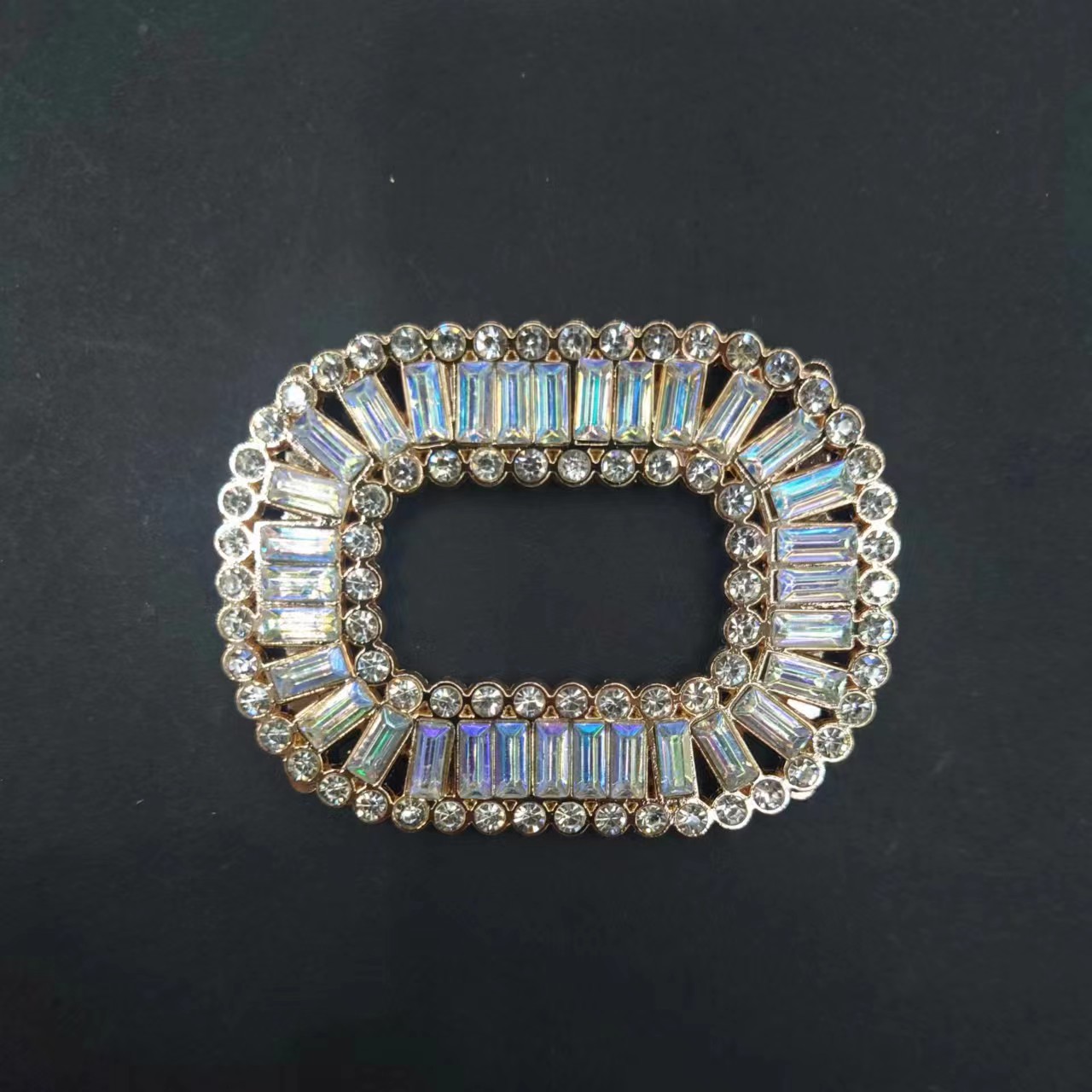 Hot-selling bestseller! High-end clothing and footwear, with alloy inlaid AB special-shaped diamonds shining brightly, DIY handcrafted materials for clothing accessories, enhancing your fashion taste. Clothing accessory buttons Application Scenario