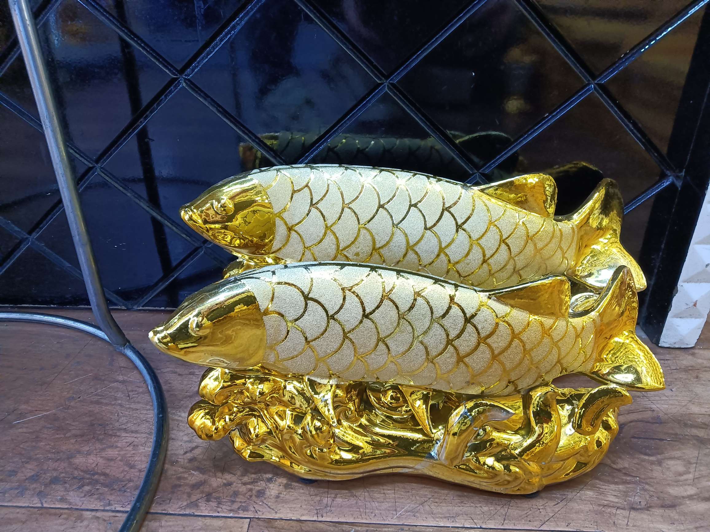 年年有鱼陶瓷工艺品系列 招财鲤鱼工艺品 精致礼品工艺品 艺术收藏品 鲤鱼跃龙门花瓶描金花瓶详情2